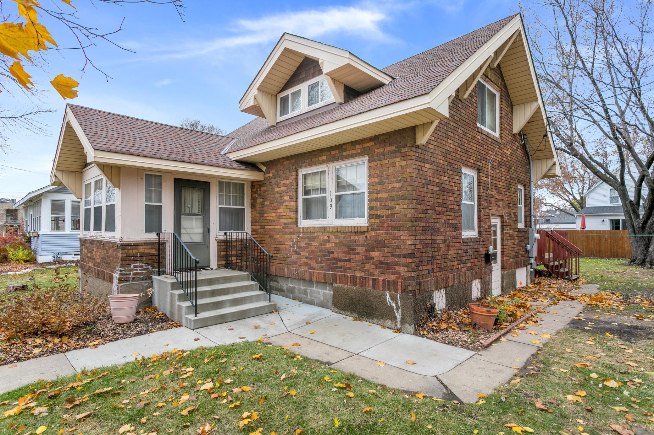 109 1st St NE, Osseo, MN 55369