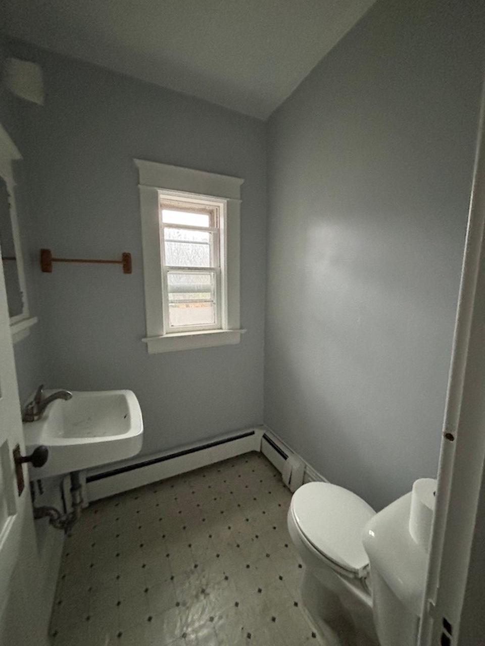 923 E 6th St, Duluth, MN 55805