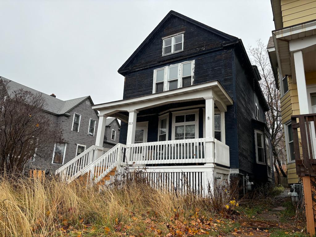 923 E 6th St, Duluth, MN 55805