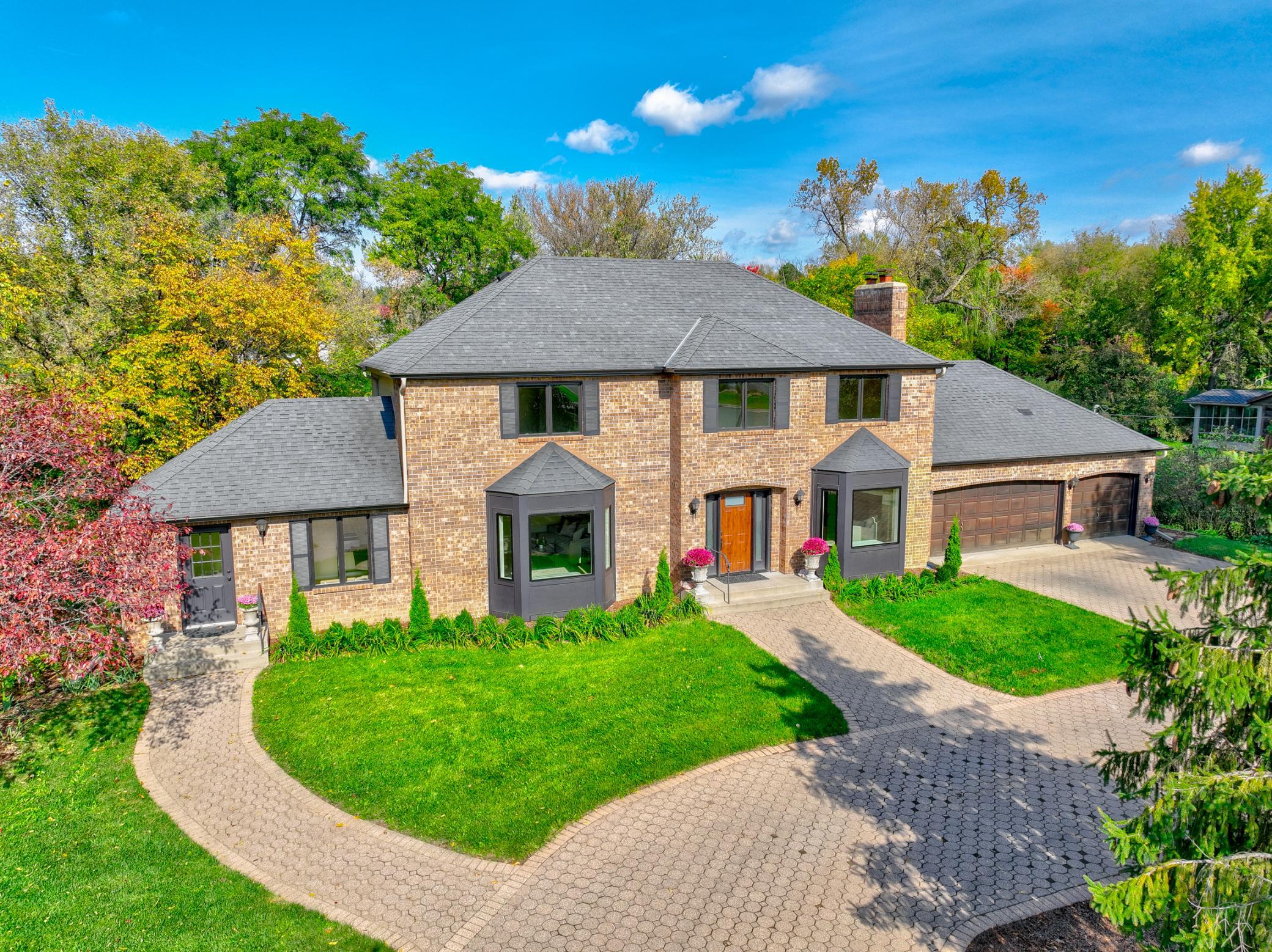 679 Marie Ave W, Mendota Heights, MN 55118