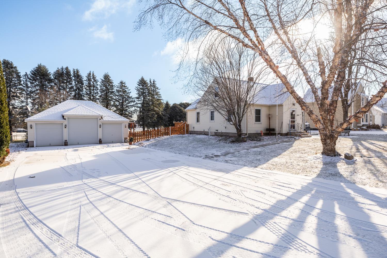 106 Harrison Ave NE, Racine, MN 55967