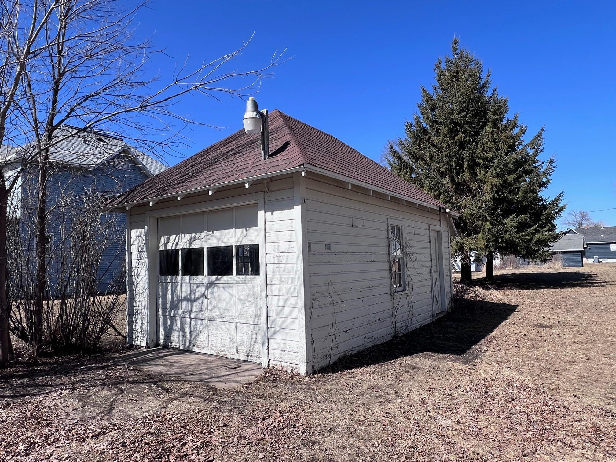 214 1st Ave NW, Rothsay, MN 56579