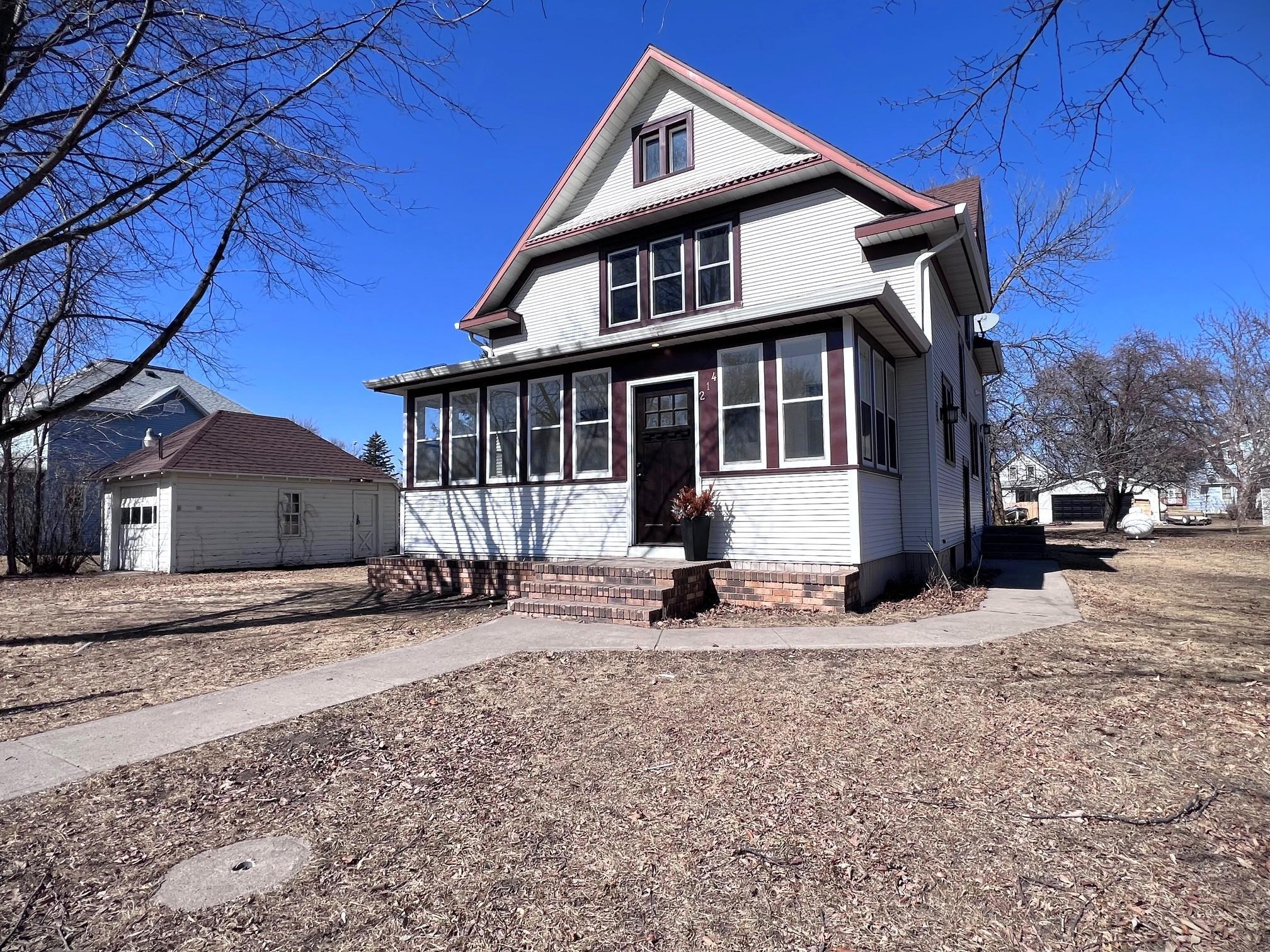 214 1st Ave NW, Rothsay, MN 56579