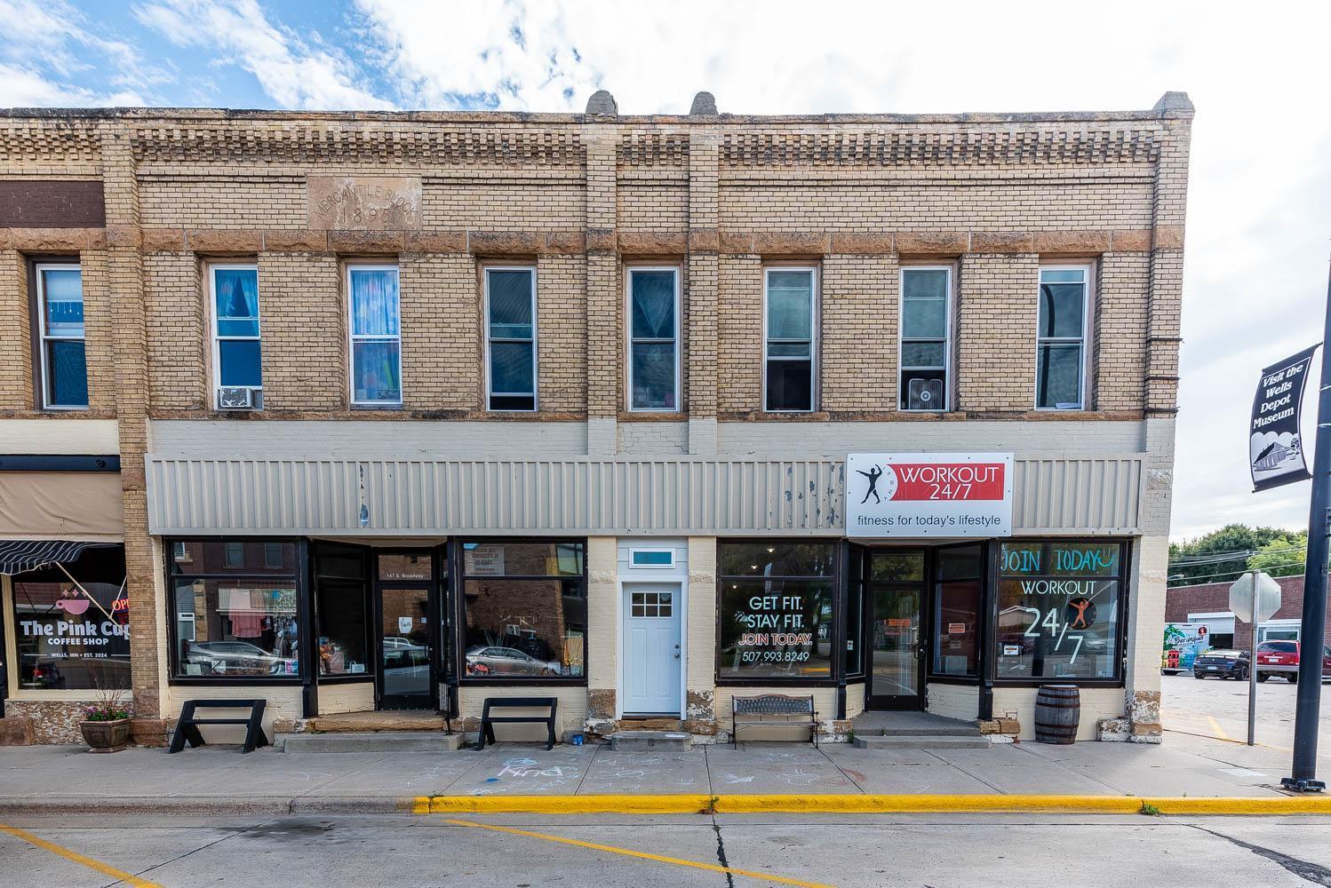 147 S Broadway, Wells, MN 56097