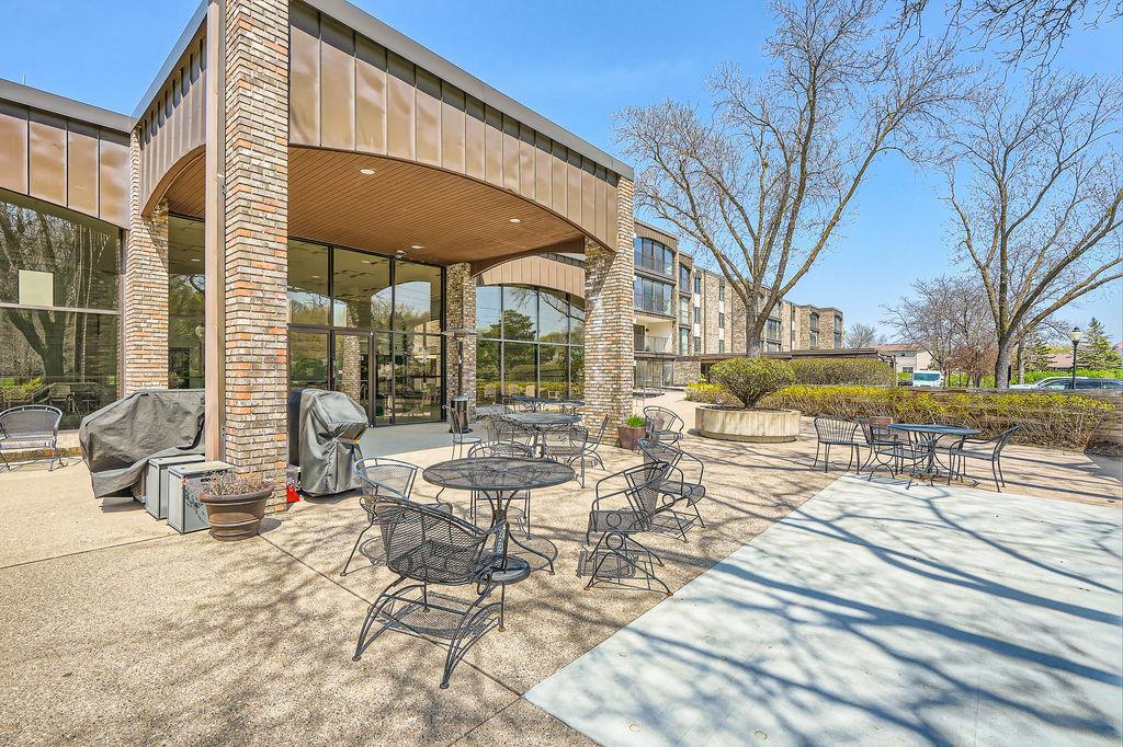 1077 Sibley Memorial Hw #610, Saint Paul, MN 55118