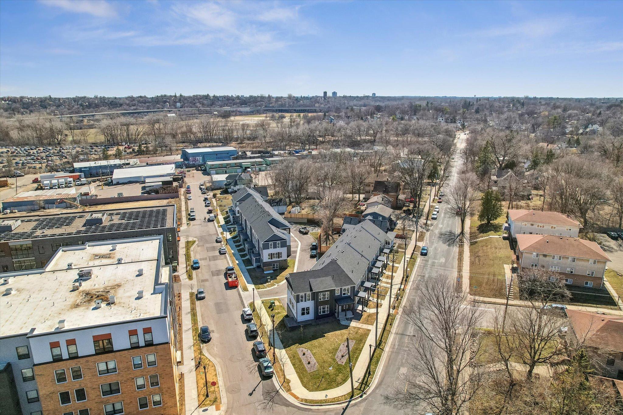 164 Cedar Lake Rd N, Minneapolis, MN 55405