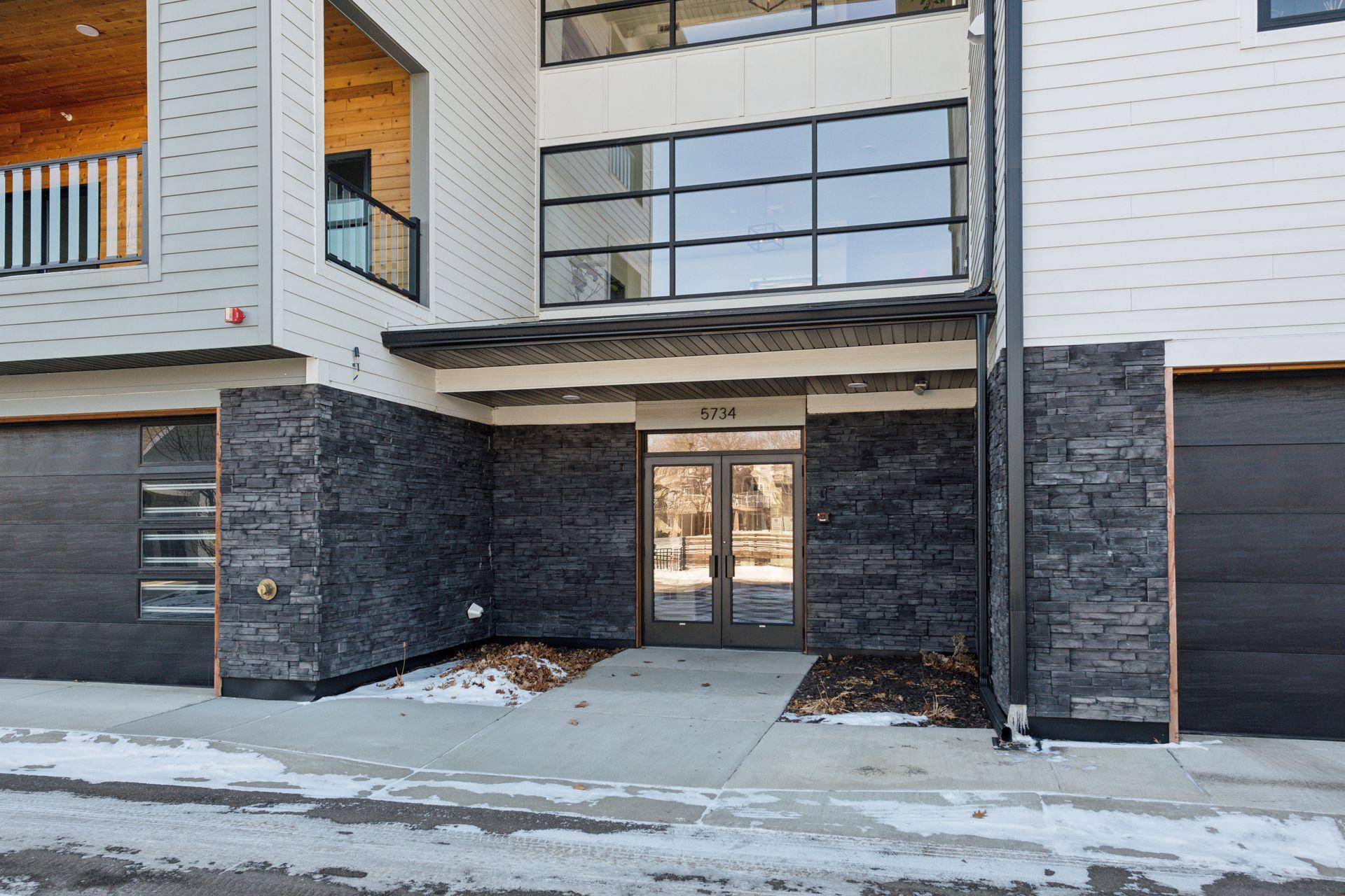 5734 Shady Oak Rd S #12, Minnetonka, MN 55343