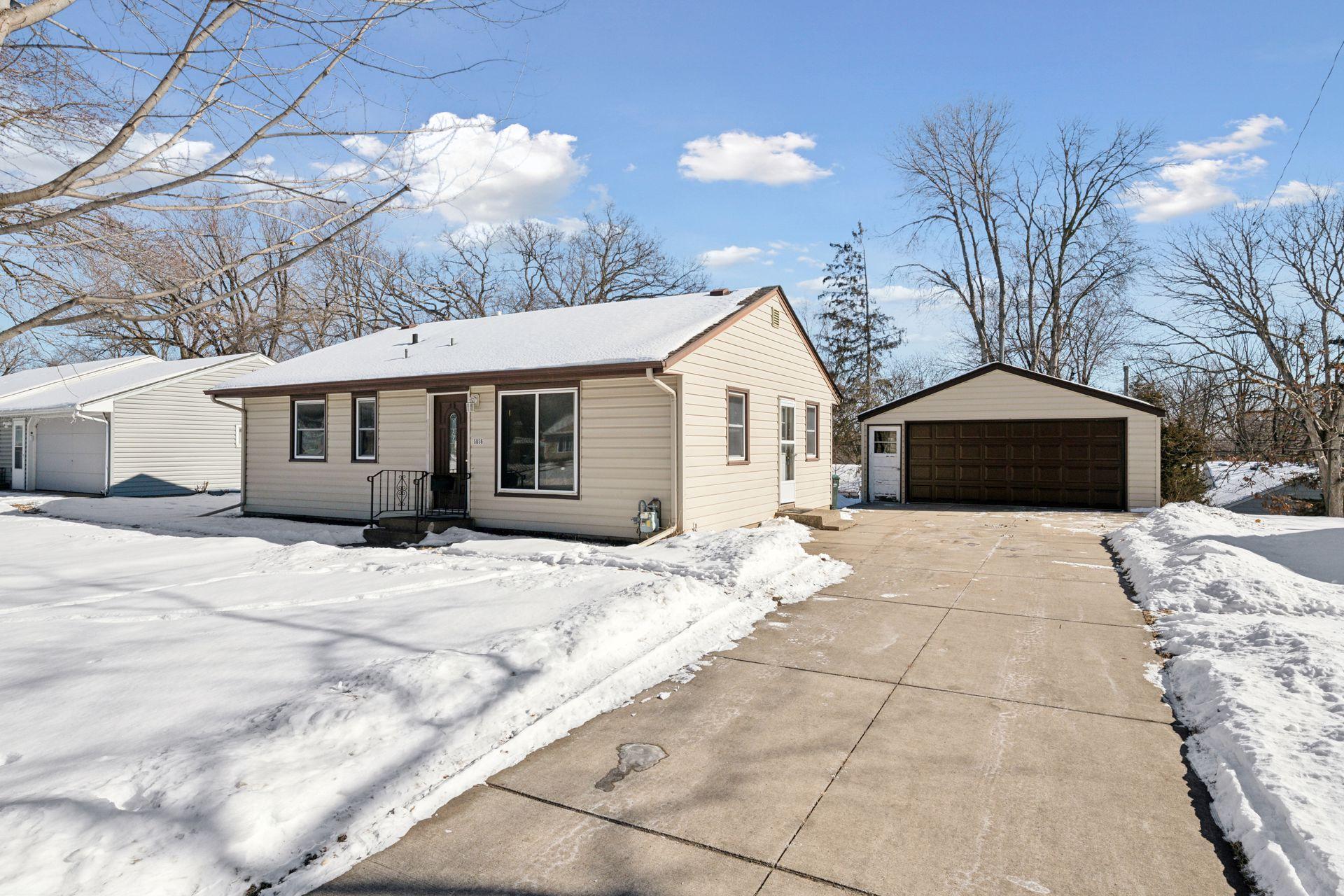 5856 Rhode Island Ave N, Crystal, MN 55428