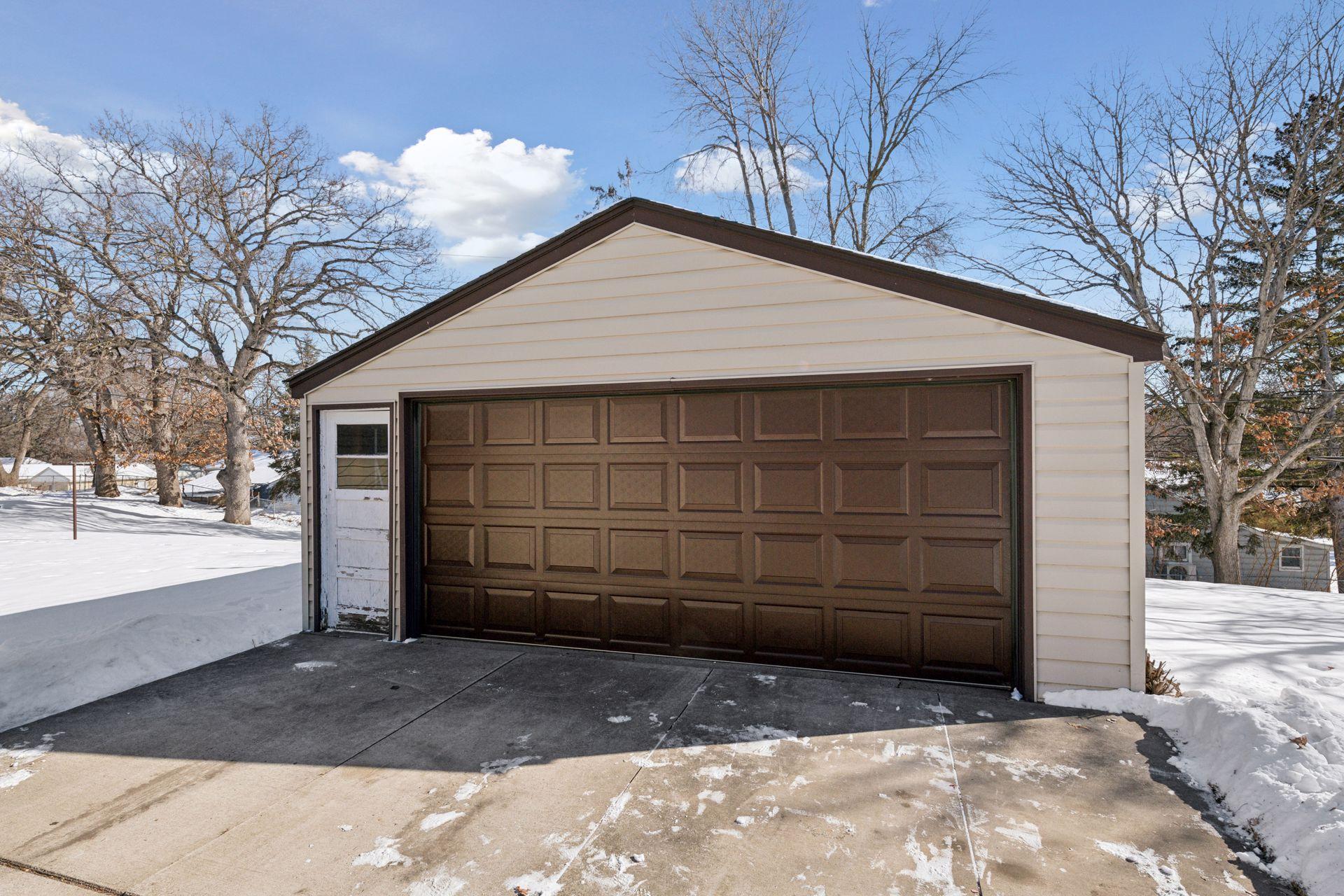5856 Rhode Island Ave N, Crystal, MN 55428