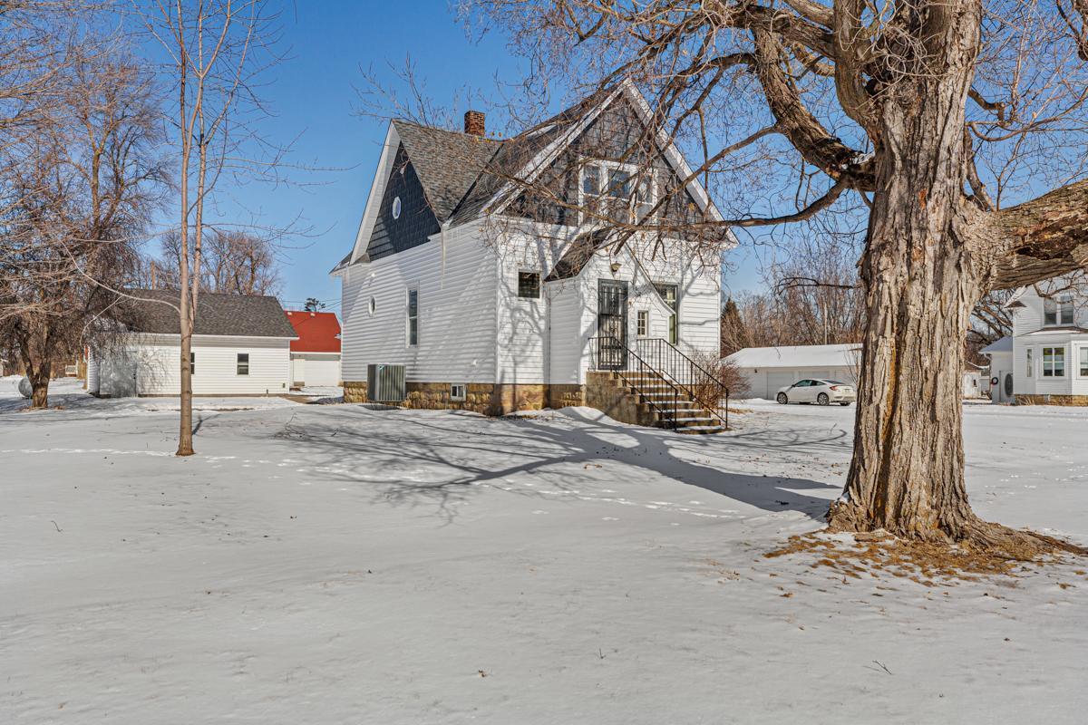 112 1st St N, Nerstrand, MN 55053
