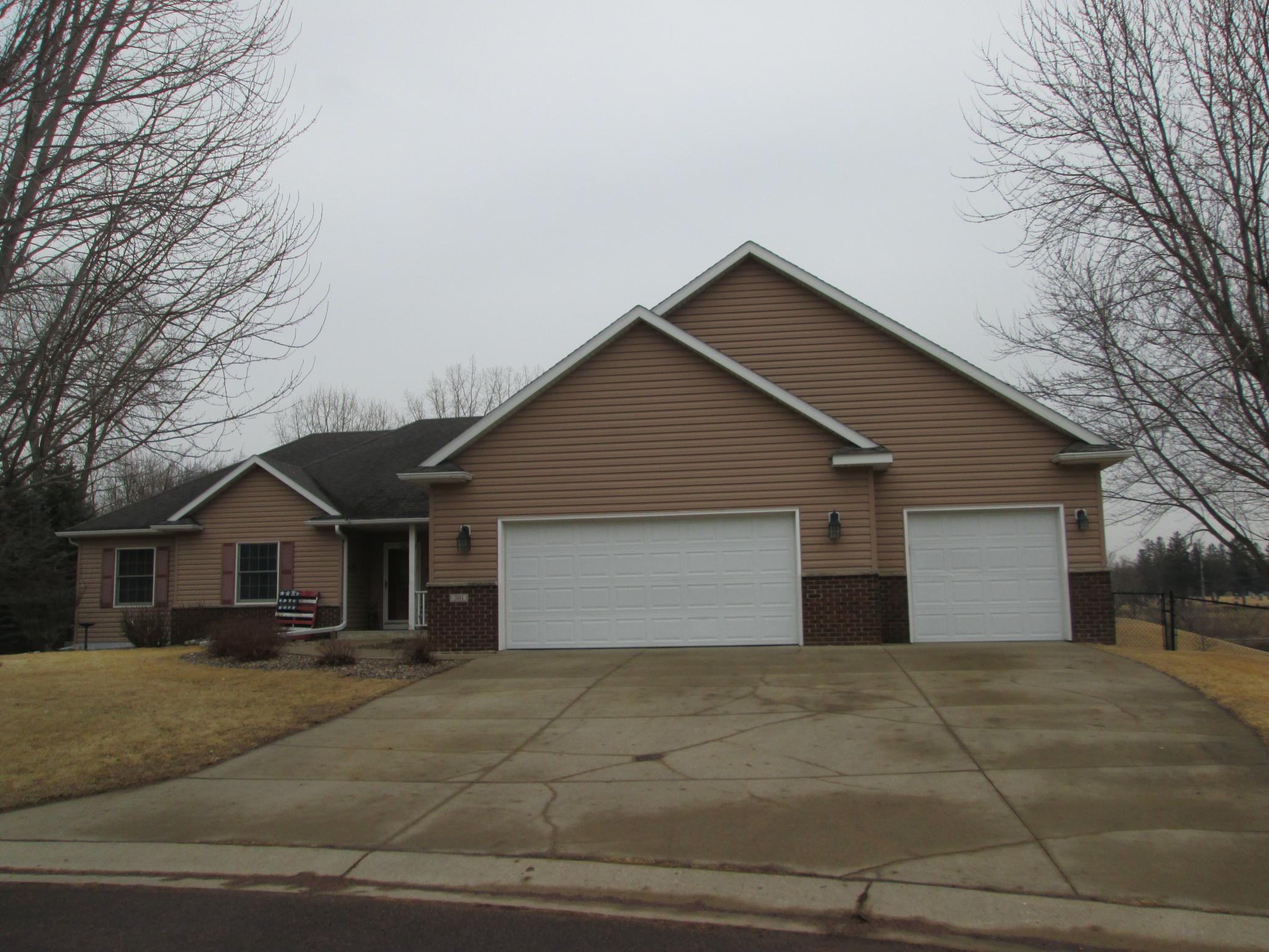 301 Skogen Ln, Kenyon, MN 55946