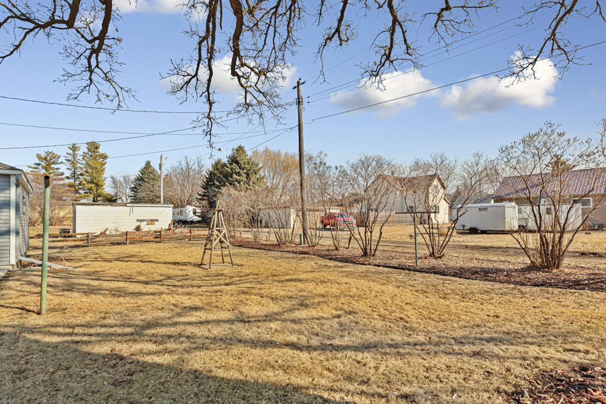 811 1st Ave, Gibbon, MN 55335