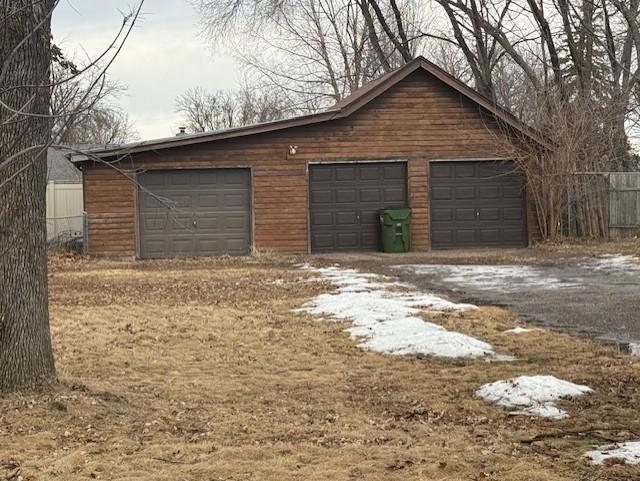 125 3rd St NE, Osseo, MN 55369