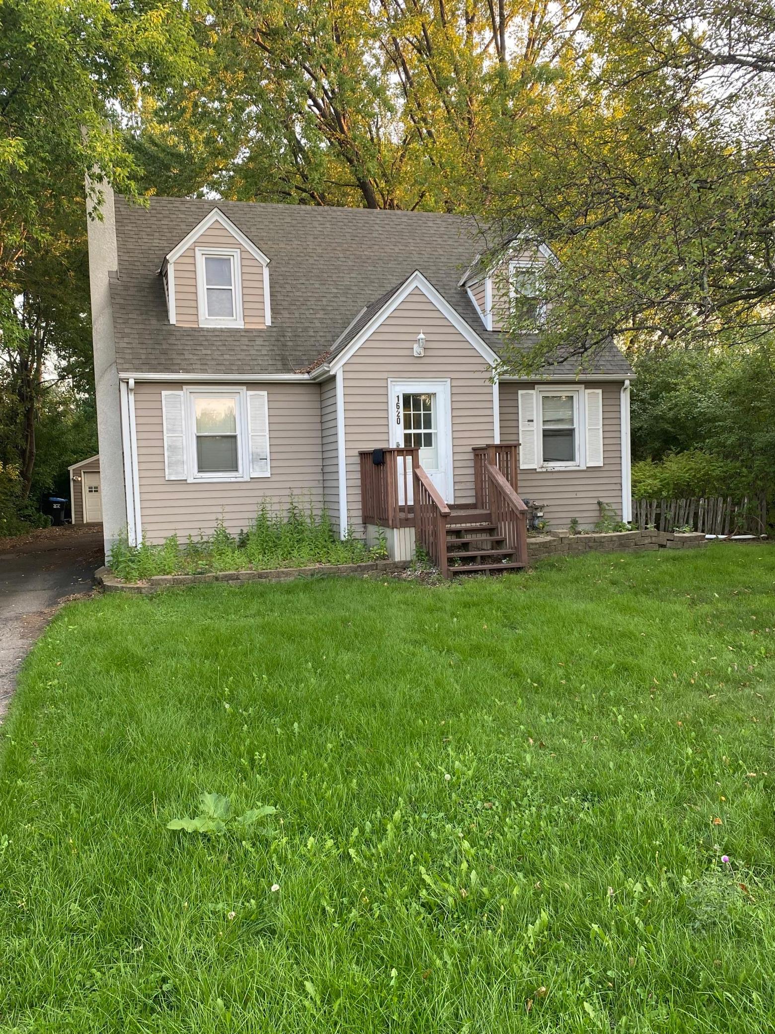 1620 County Road B W, Roseville, MN 55113