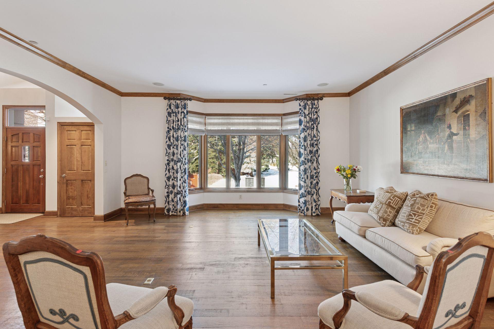 317 Coventry Ln, Edina, MN 55435