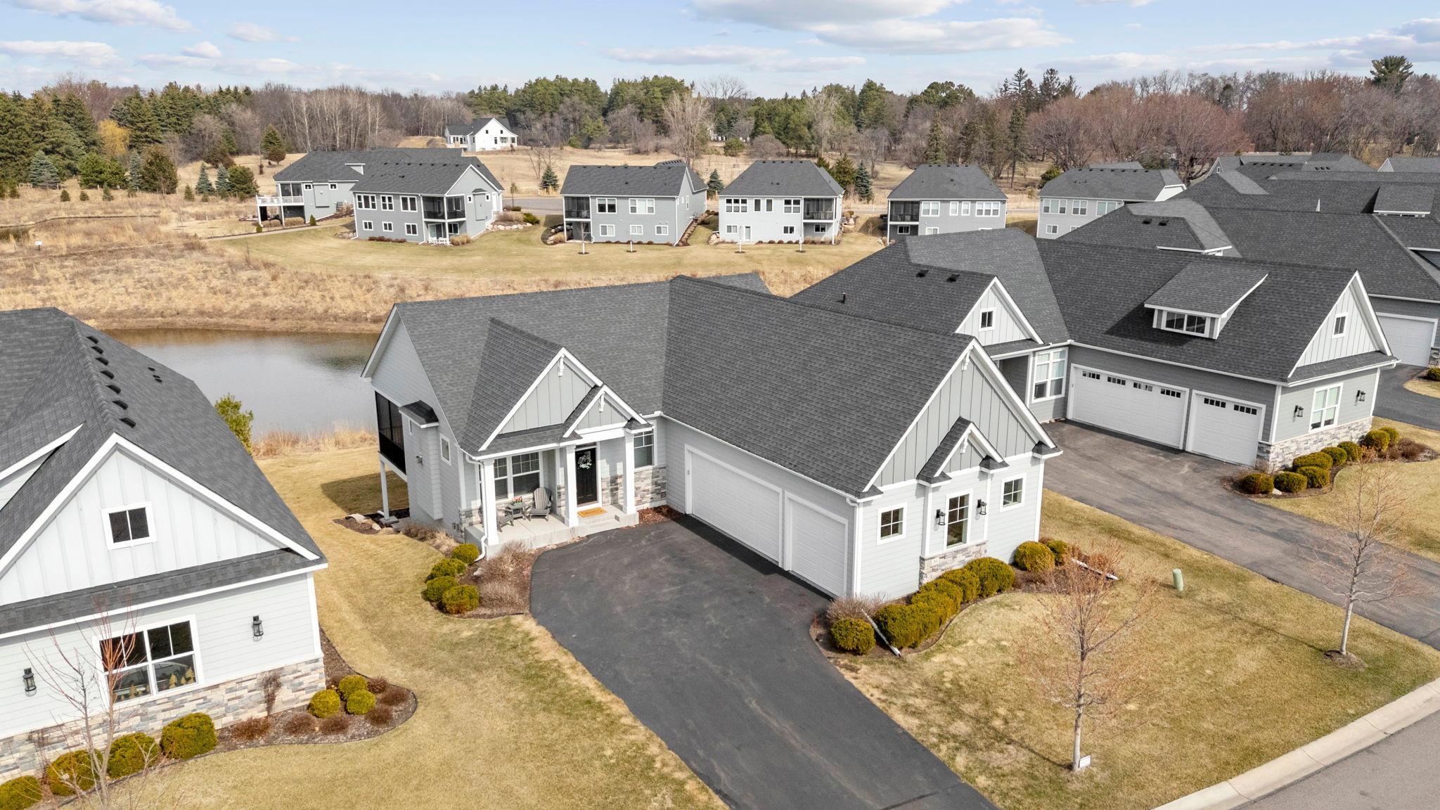 31 Summit Farm Ln, Gem Lake, MN 55110