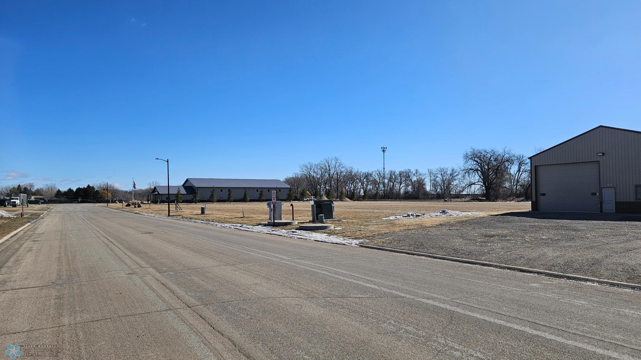 437 2nd St SE, Glyndon, MN 56547