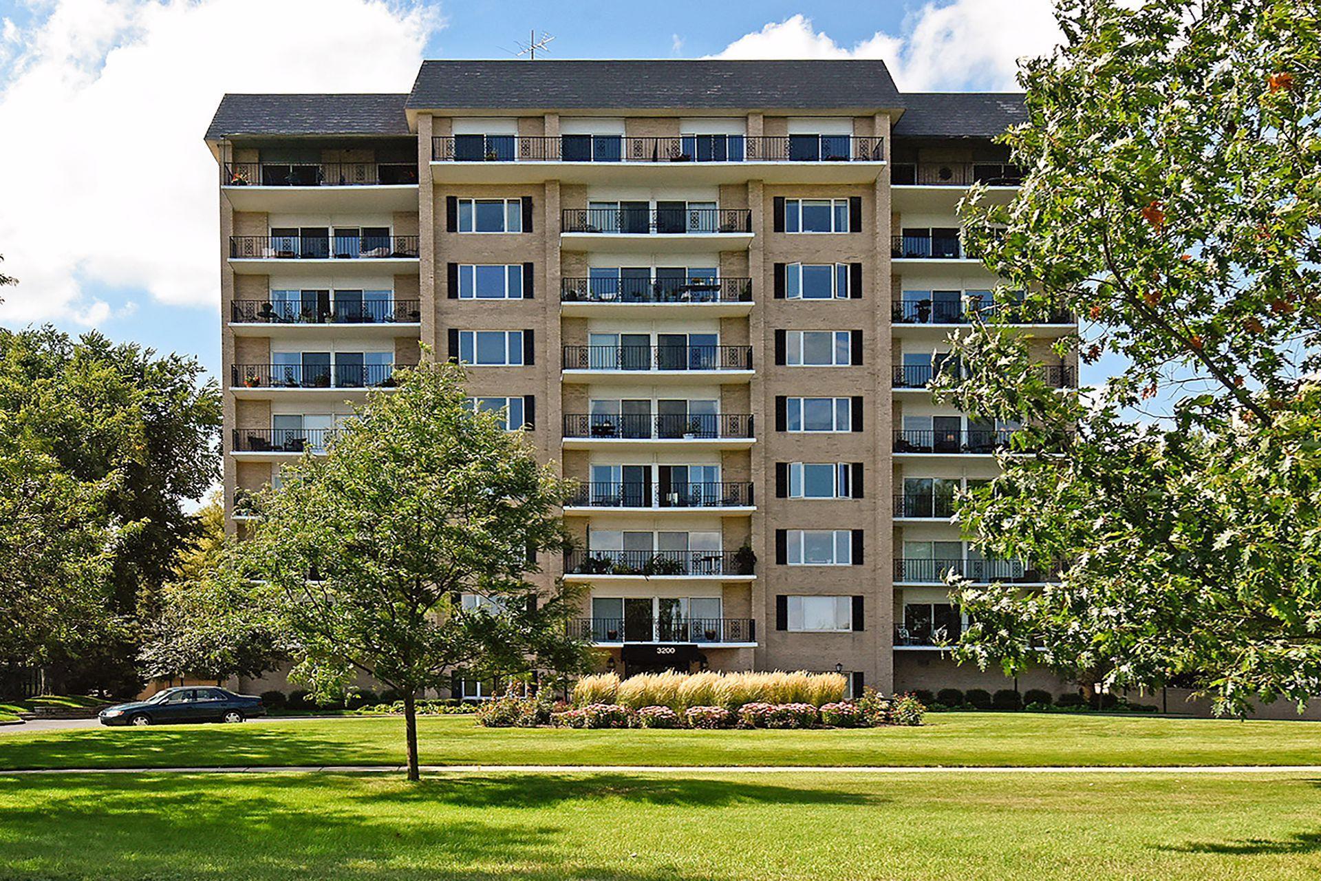 3200 W Bde Maka Ska Pw #302, Minneapolis, MN 55416