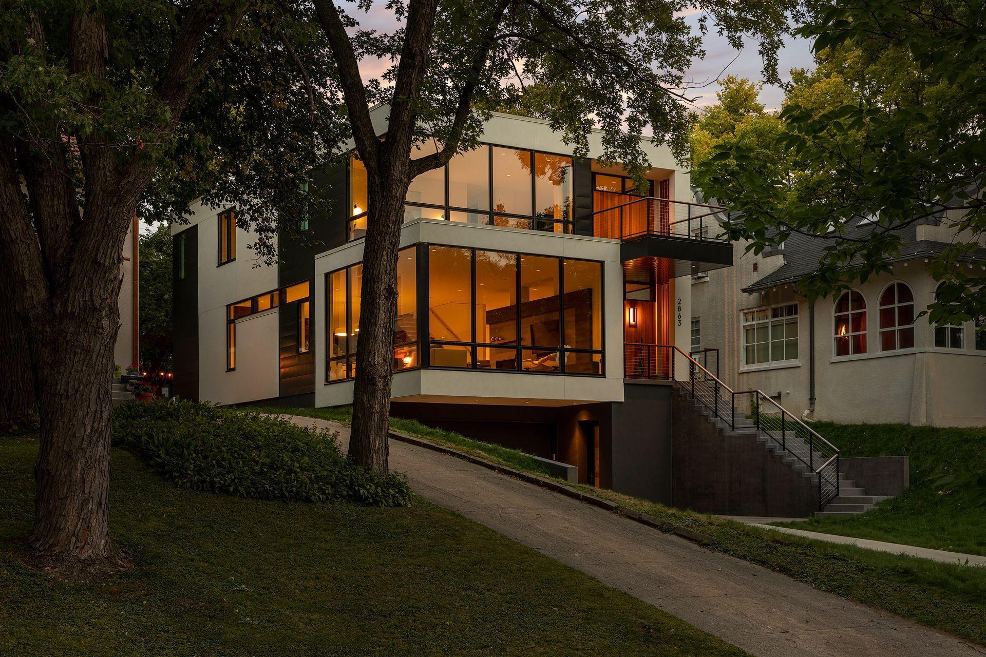 2863 E Lake Of The Isles Pw, Minneapolis, MN 55408