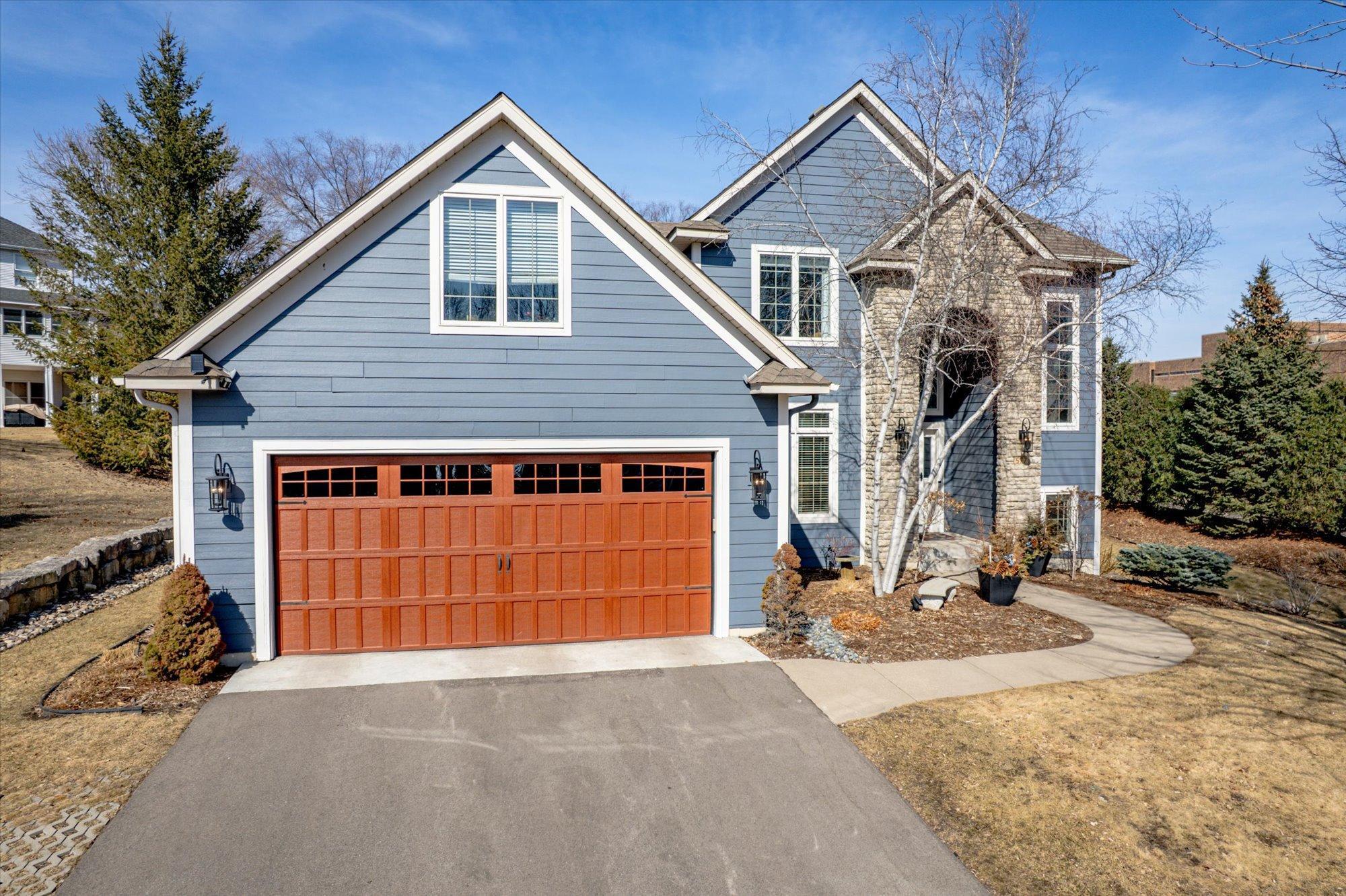 577 High Ridge Cir, Mendota Heights, MN 55118