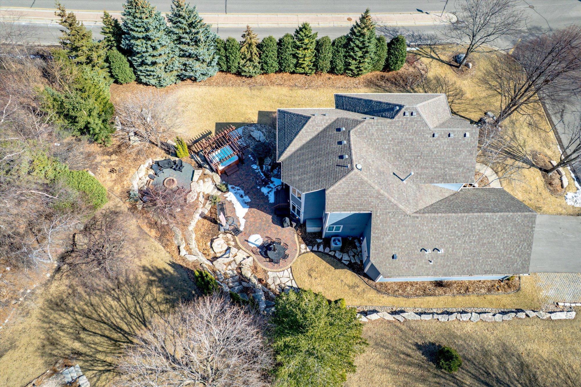 577 High Ridge Cir, Mendota Heights, MN 55118