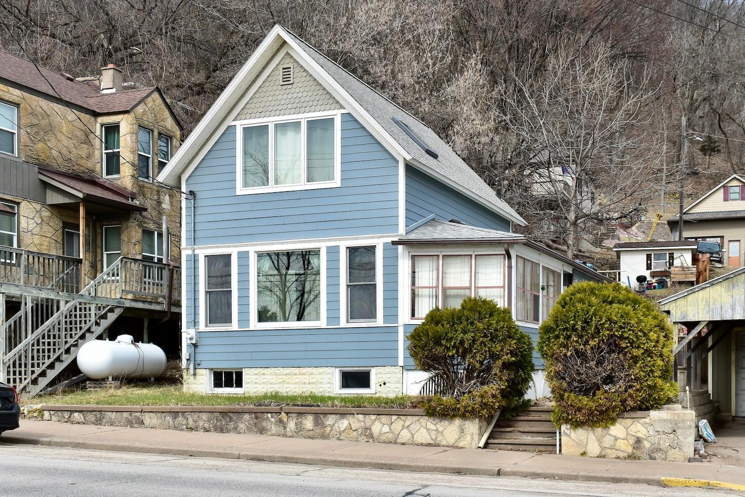 156 N Shore Dr, Fountain City, WI 54629