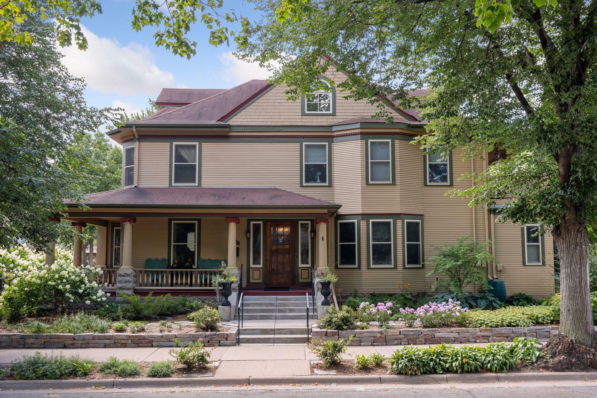 636 15th Ave NE, Minneapolis, MN 55413