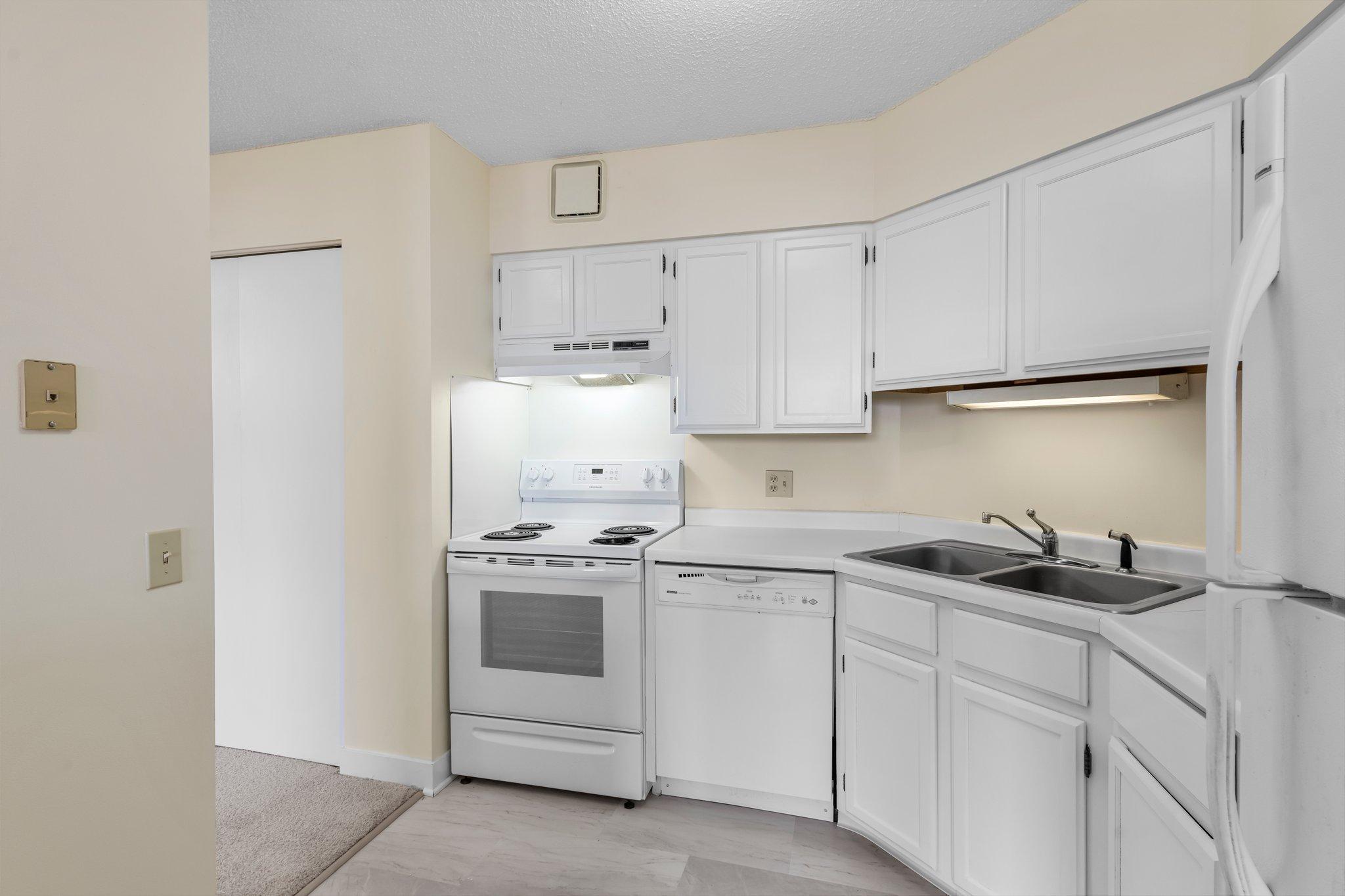 7600 Golden Valley Rd #511, Golden Valley, MN 55427