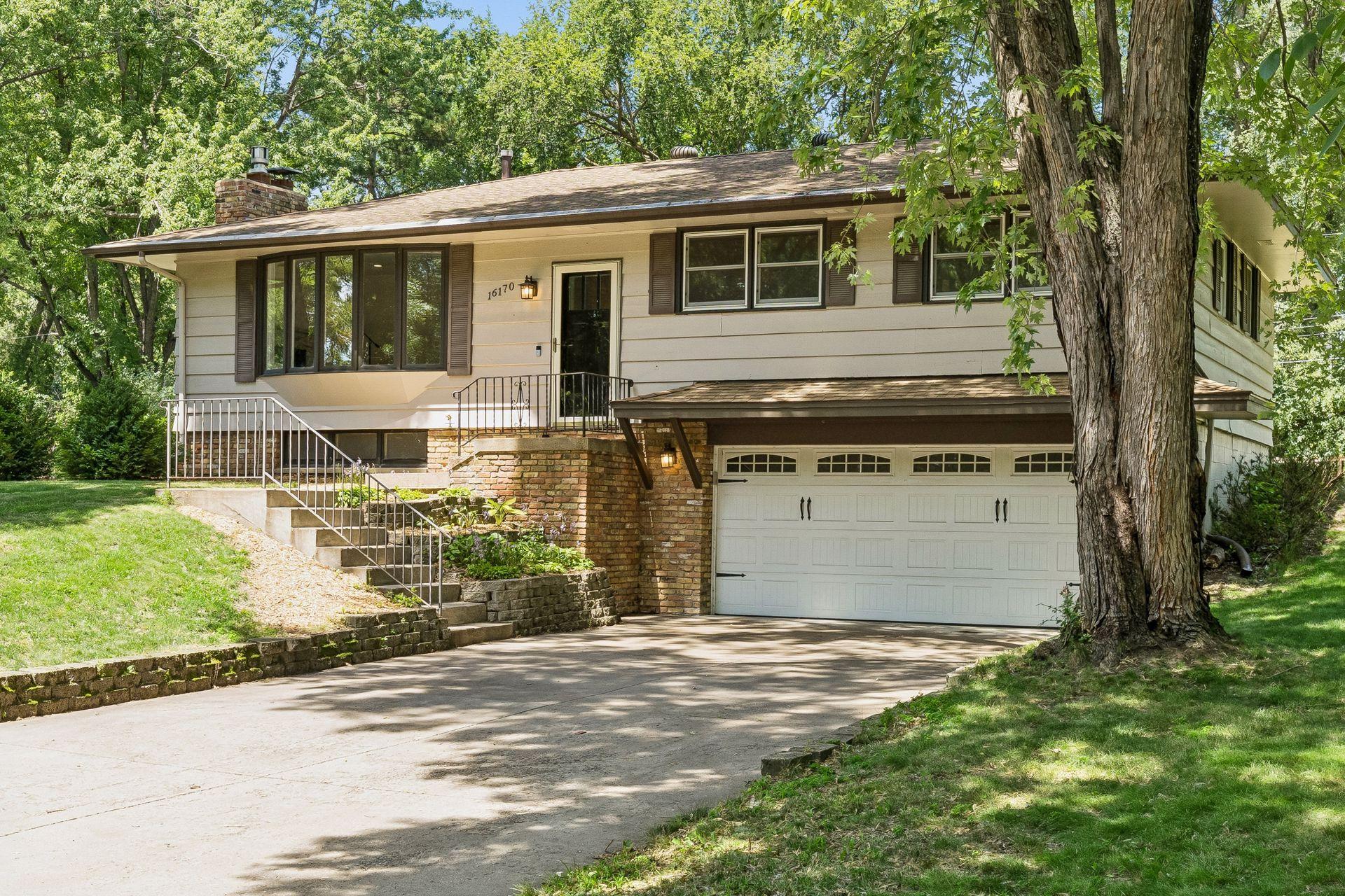 16170 Westgate Ln, Eden Prairie, MN 55344