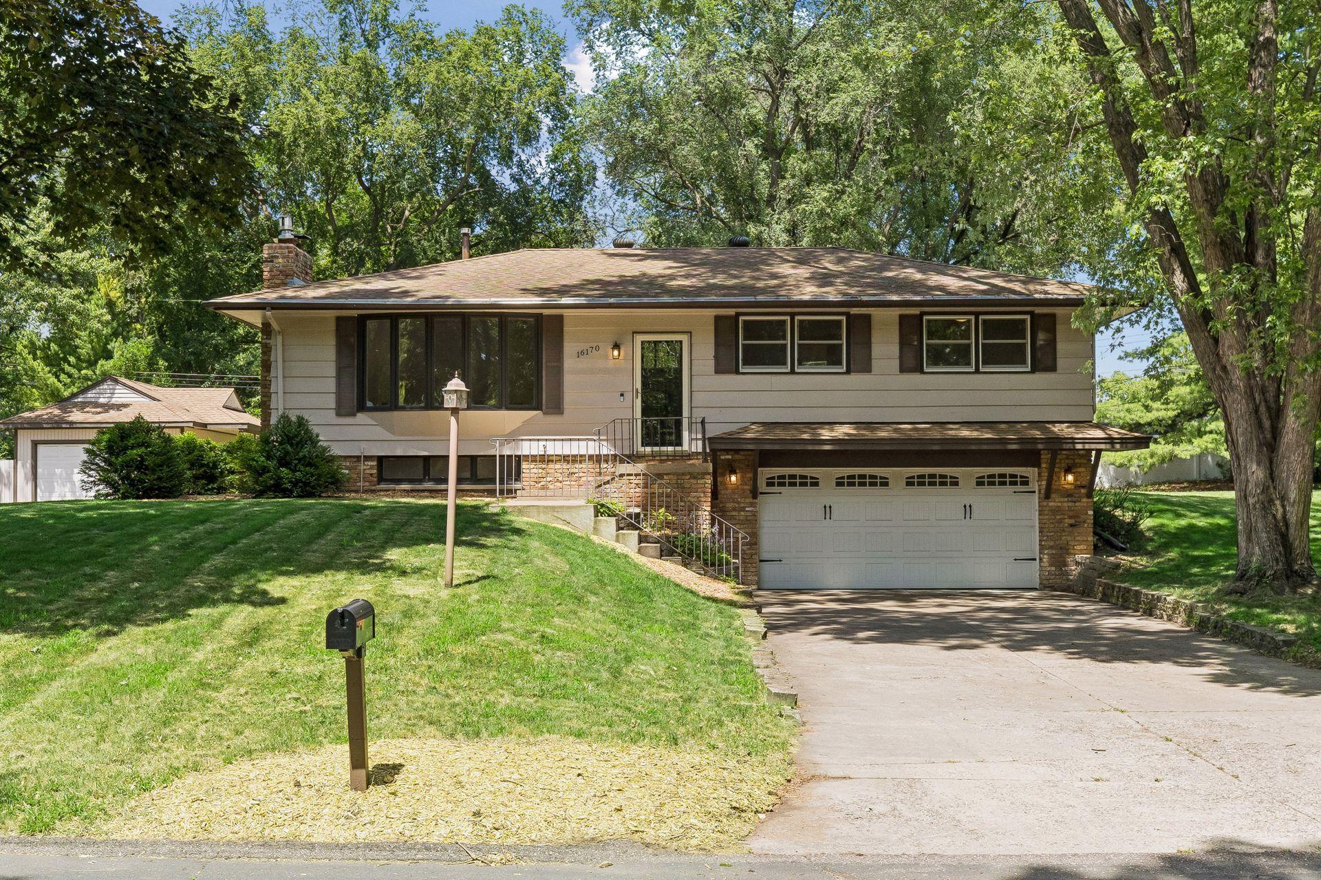 16170 Westgate Ln, Eden Prairie, MN 55344