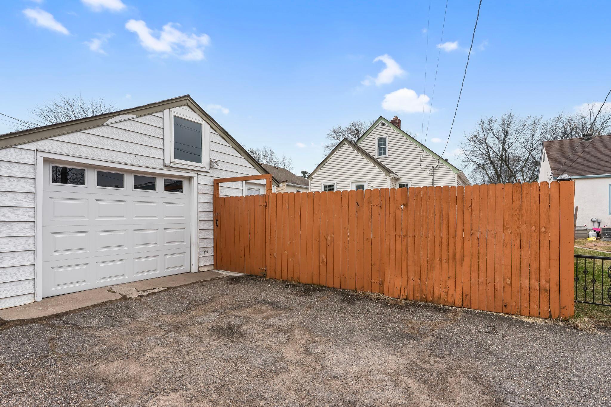 245 Annapolis St E, Saint Paul, MN 55118