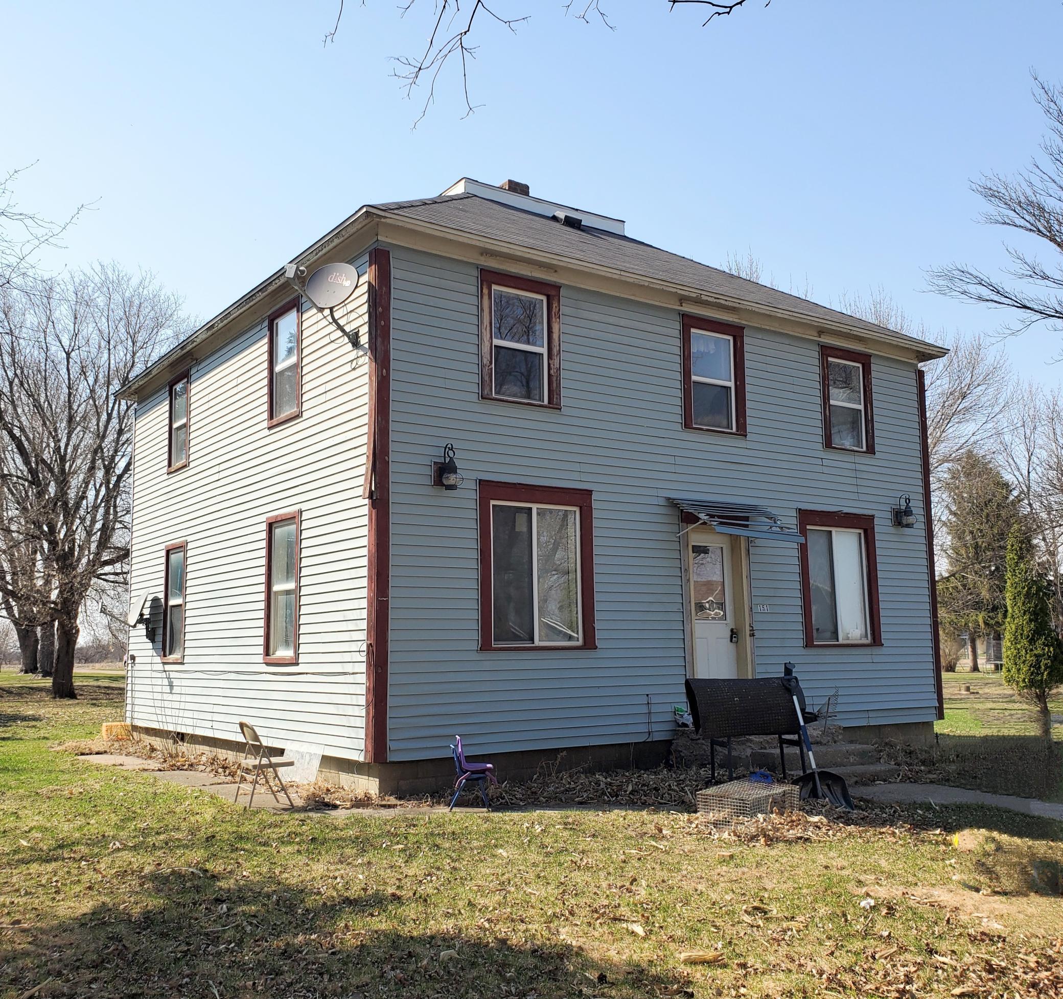 151 7th St, Walnut Grove, MN 56180