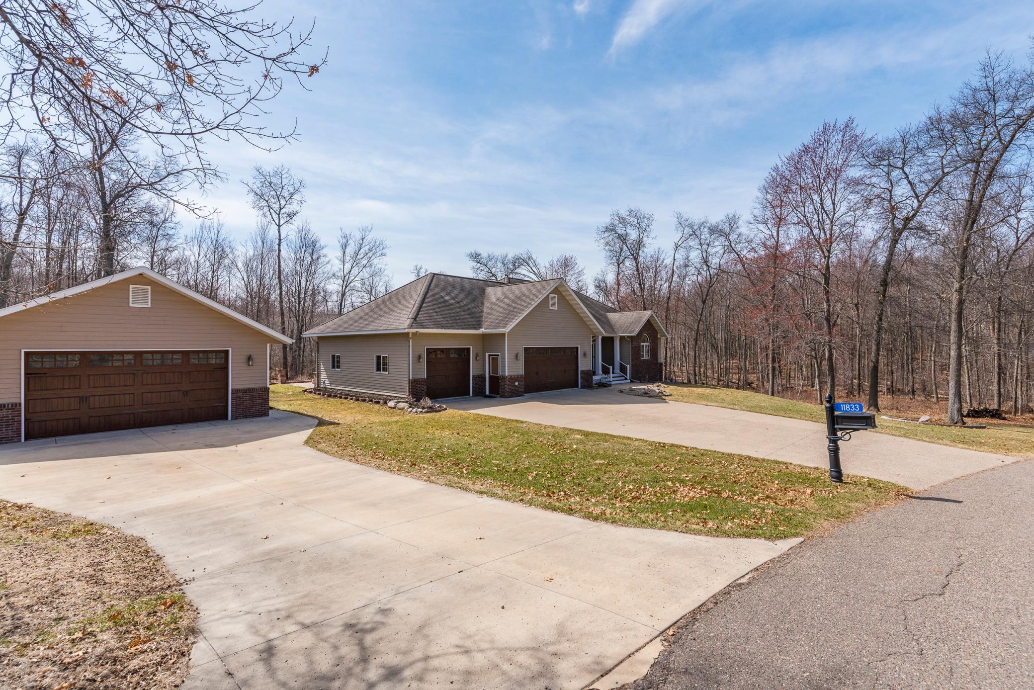 11833 Maplewood Dr, East Gull Lake, MN 56401