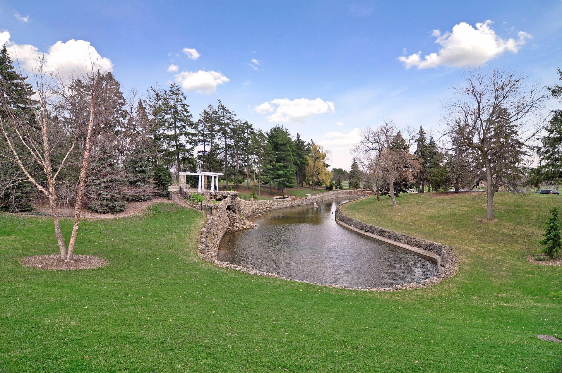 1281 Como Blvd W, Saint Paul, MN 55103