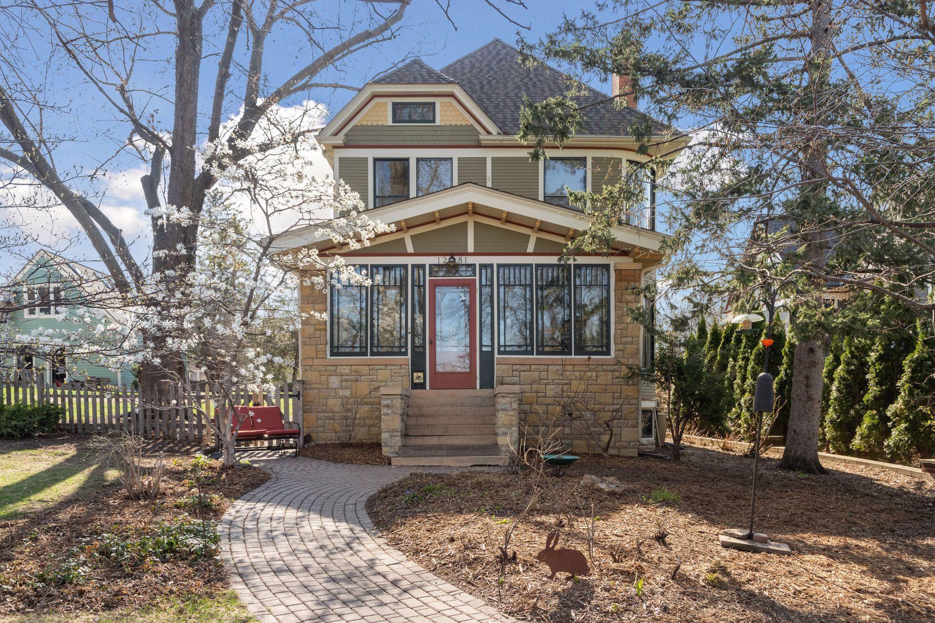 1281 Como Blvd W, Saint Paul, MN 55103