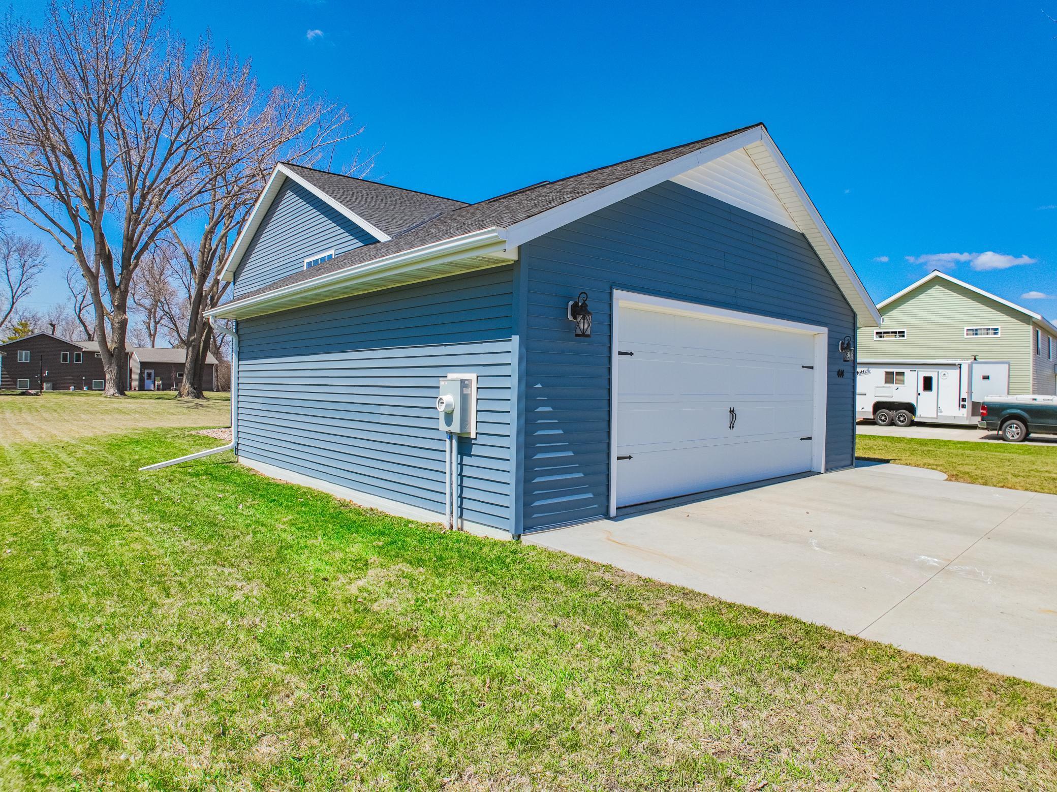 414 1st St S, Raymond, MN 56282
