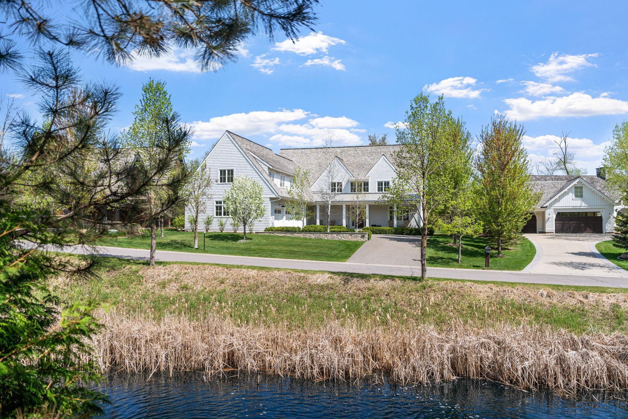 1615 Locust Hills Trl, Wayzata, MN 55391