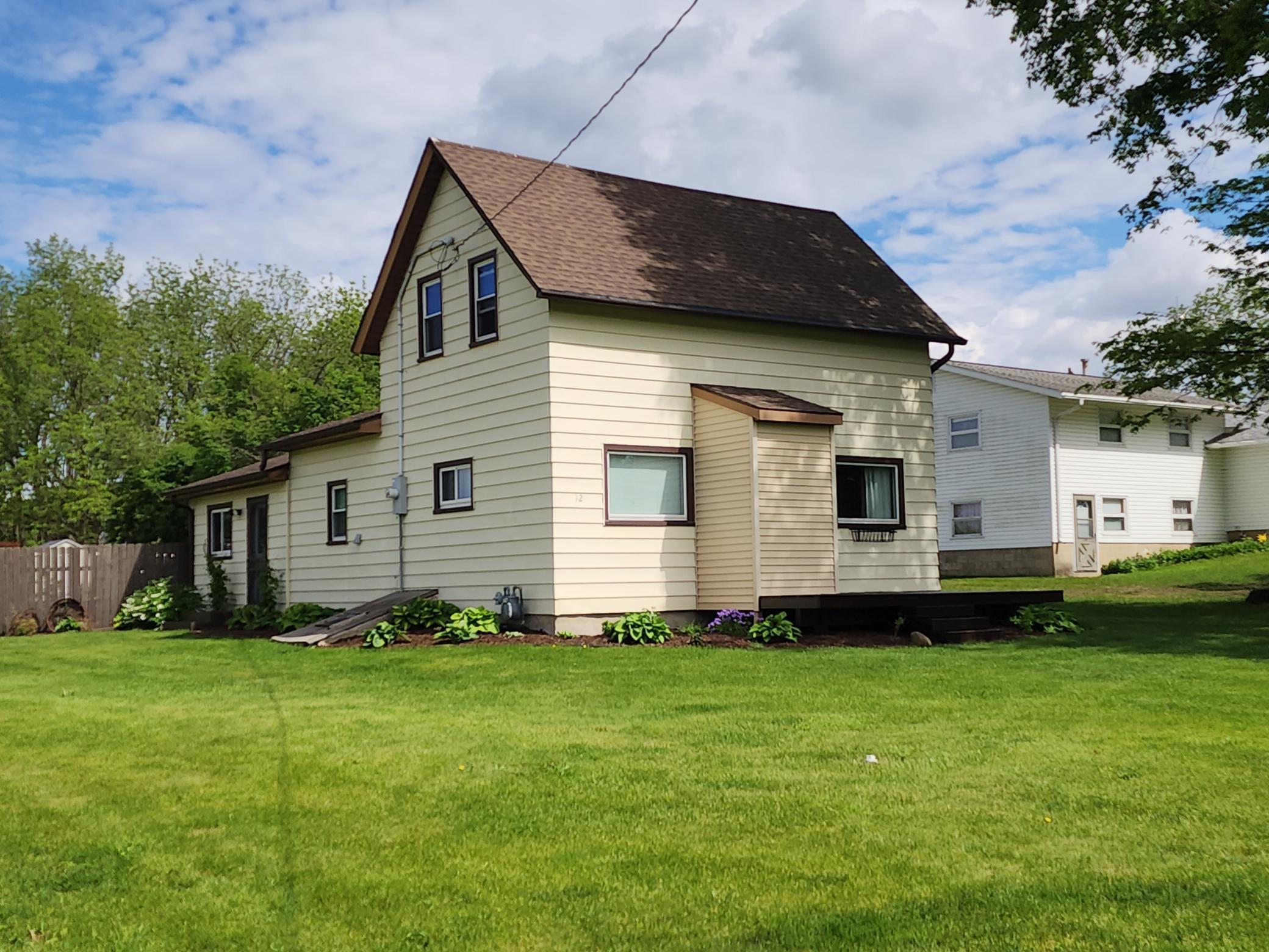 12 Oak Ave SE, Racine, MN 55967