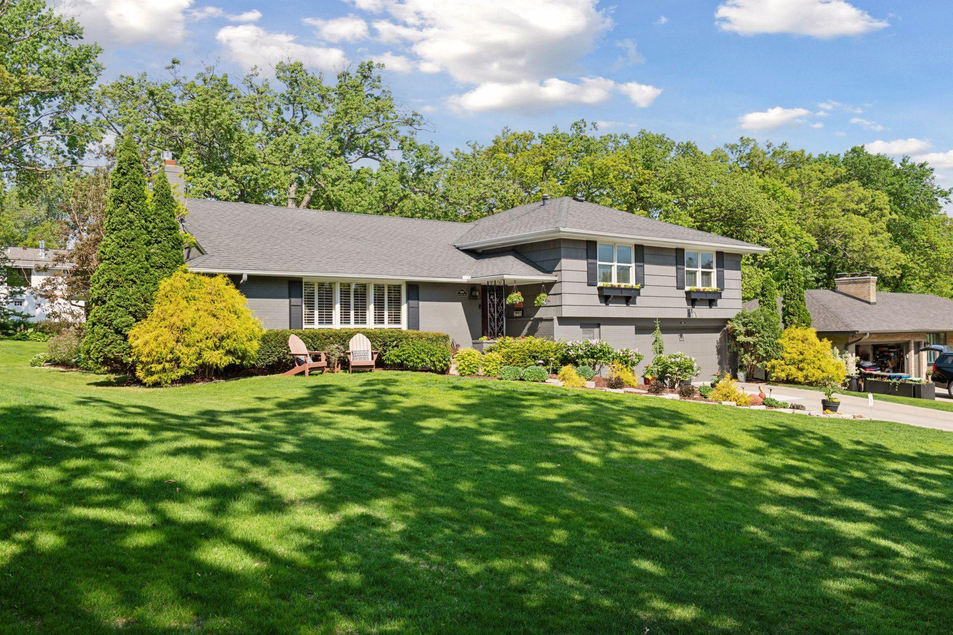 6604 Southcrest Dr, Edina, MN 55435