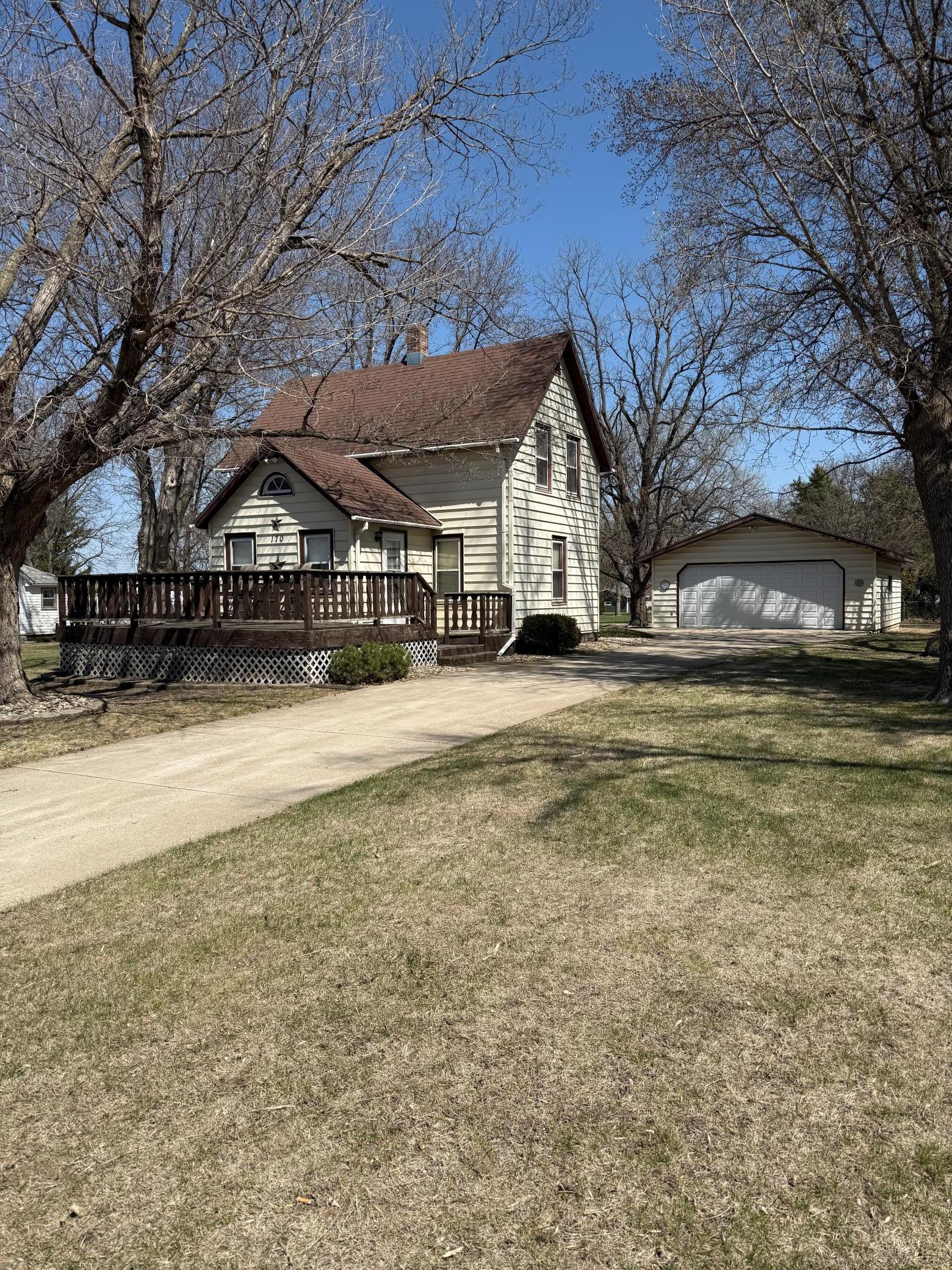 170 8th St, Walnut Grove, MN 56180