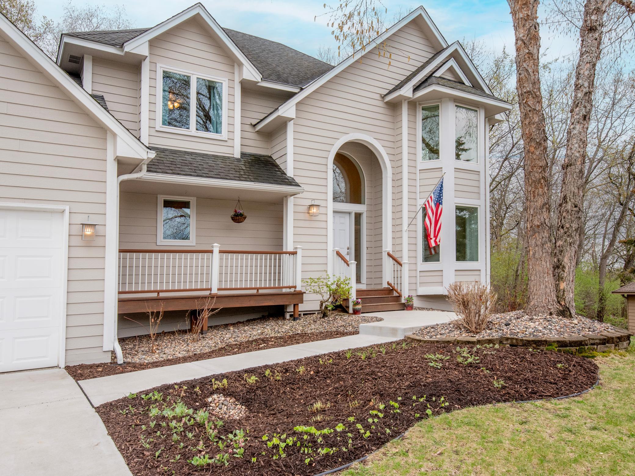 548 Red Oak Ct, Eagan, MN 55121