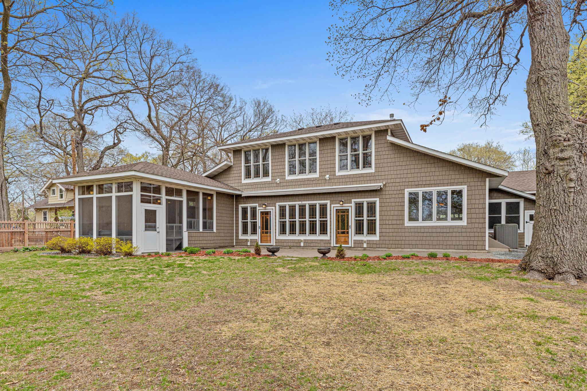 636 County Road B E, Maplewood, MN 55117