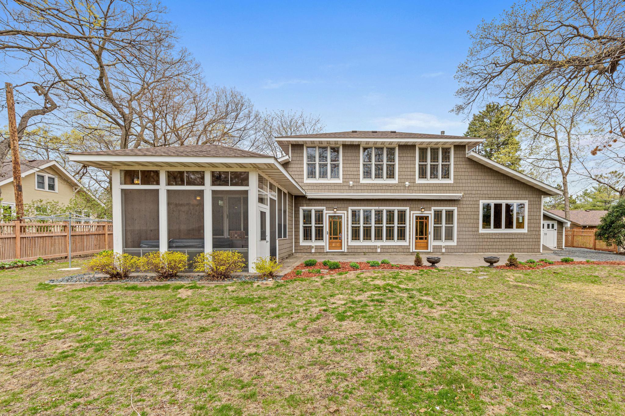 636 County Road B E, Maplewood, MN 55117