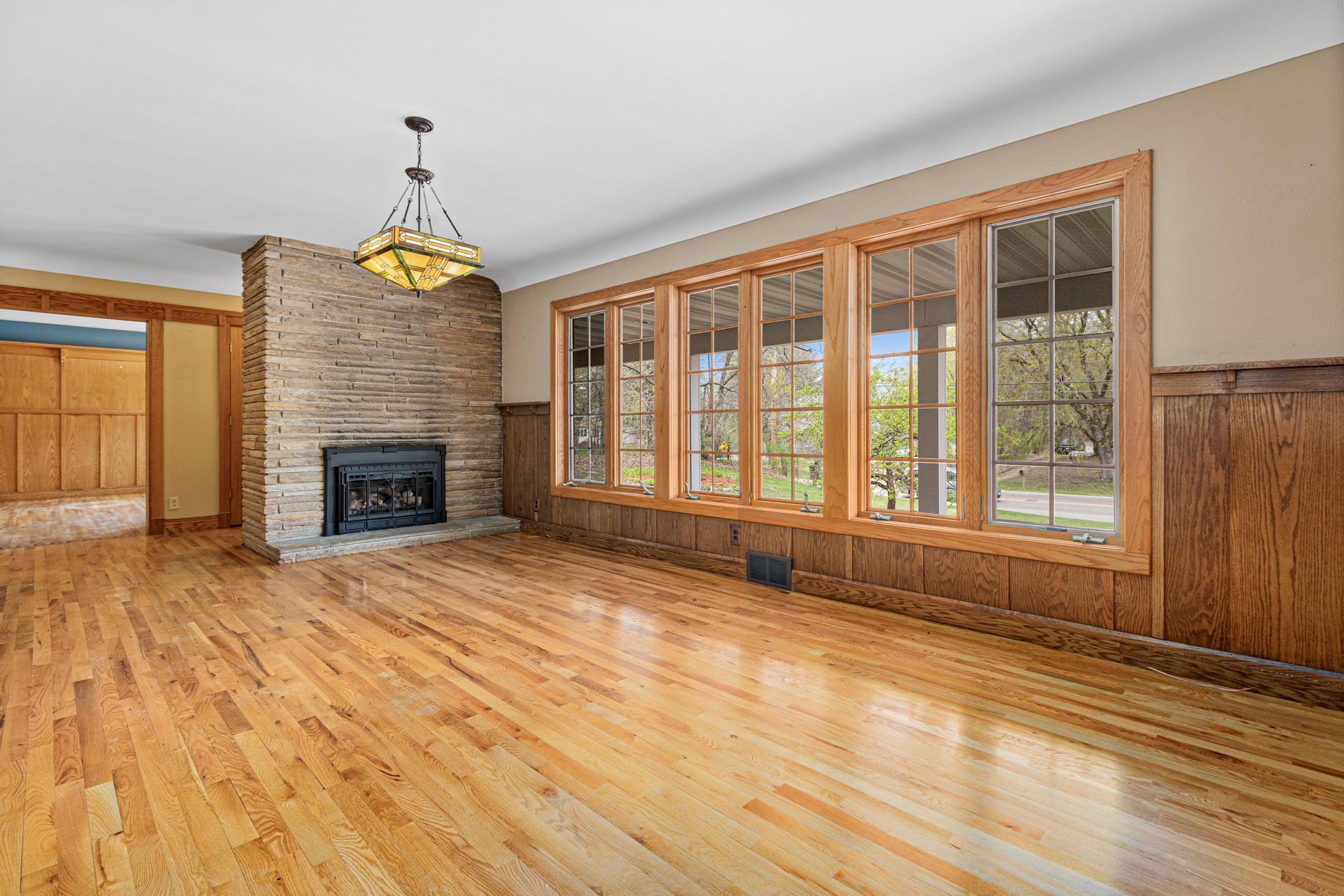 636 County Road B E, Maplewood, MN 55117