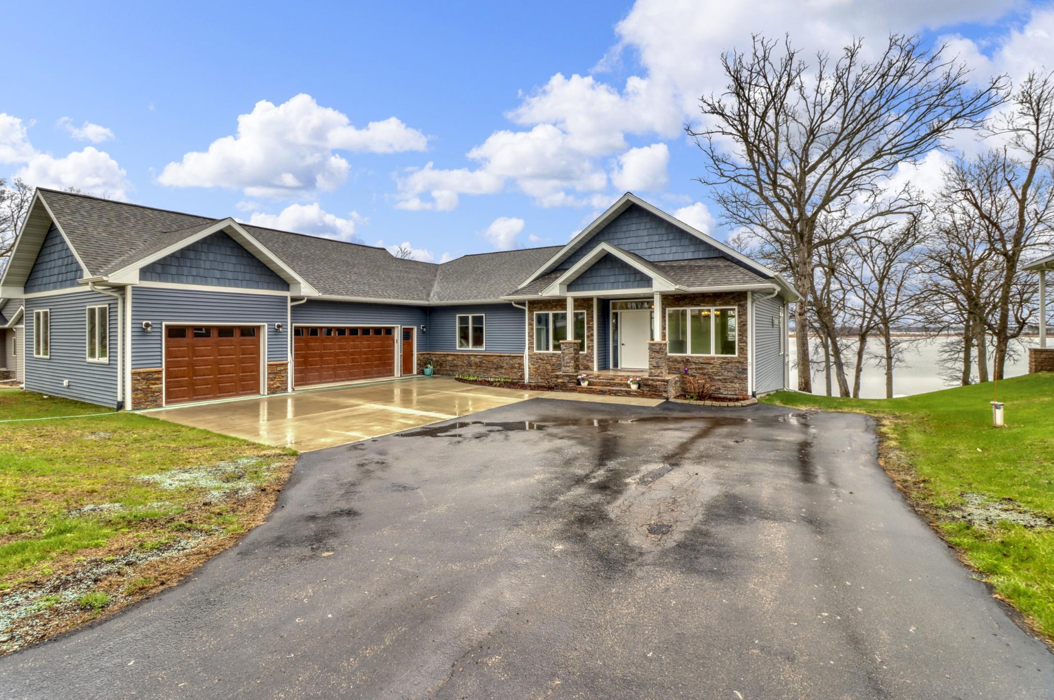 21768 Floyd Lake Dr, Detroit Lakes, MN 56501