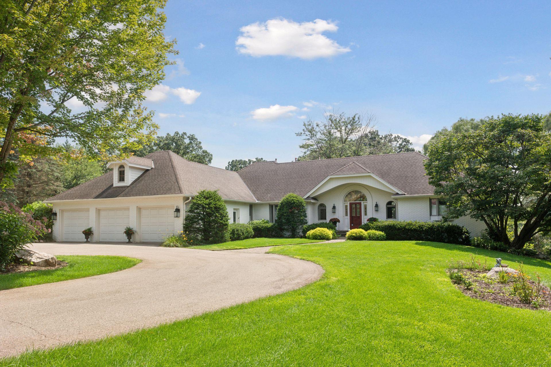 5325 Saddle Ridge Trl, Maple Plain, MN 55359