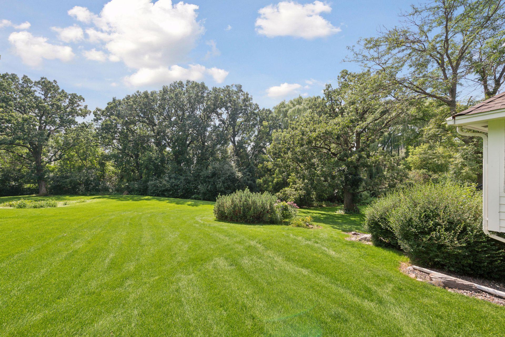 5325 Saddle Ridge Trl, Maple Plain, MN 55359