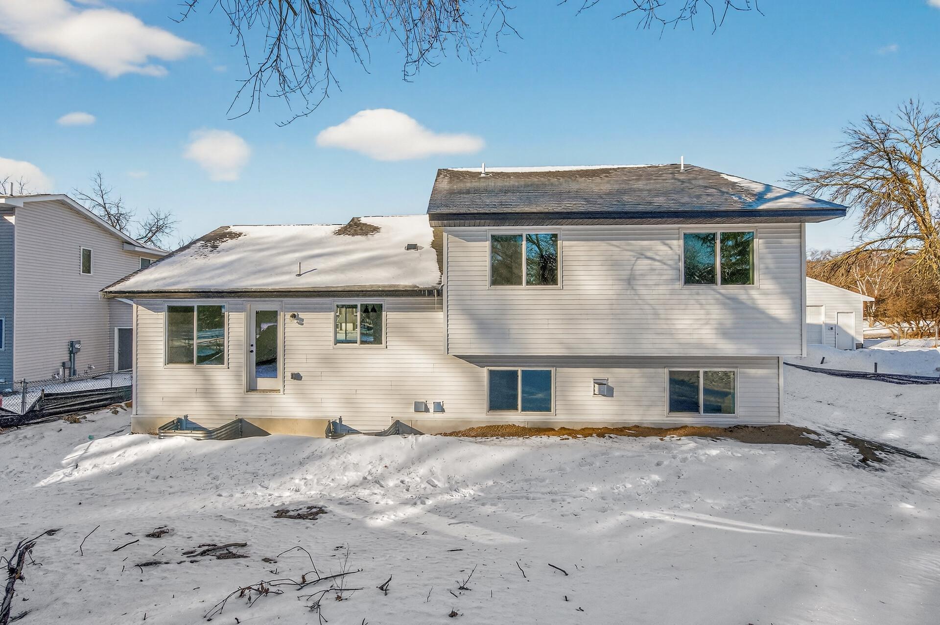 2140 Arkwright St, Maplewood, MN 55117
