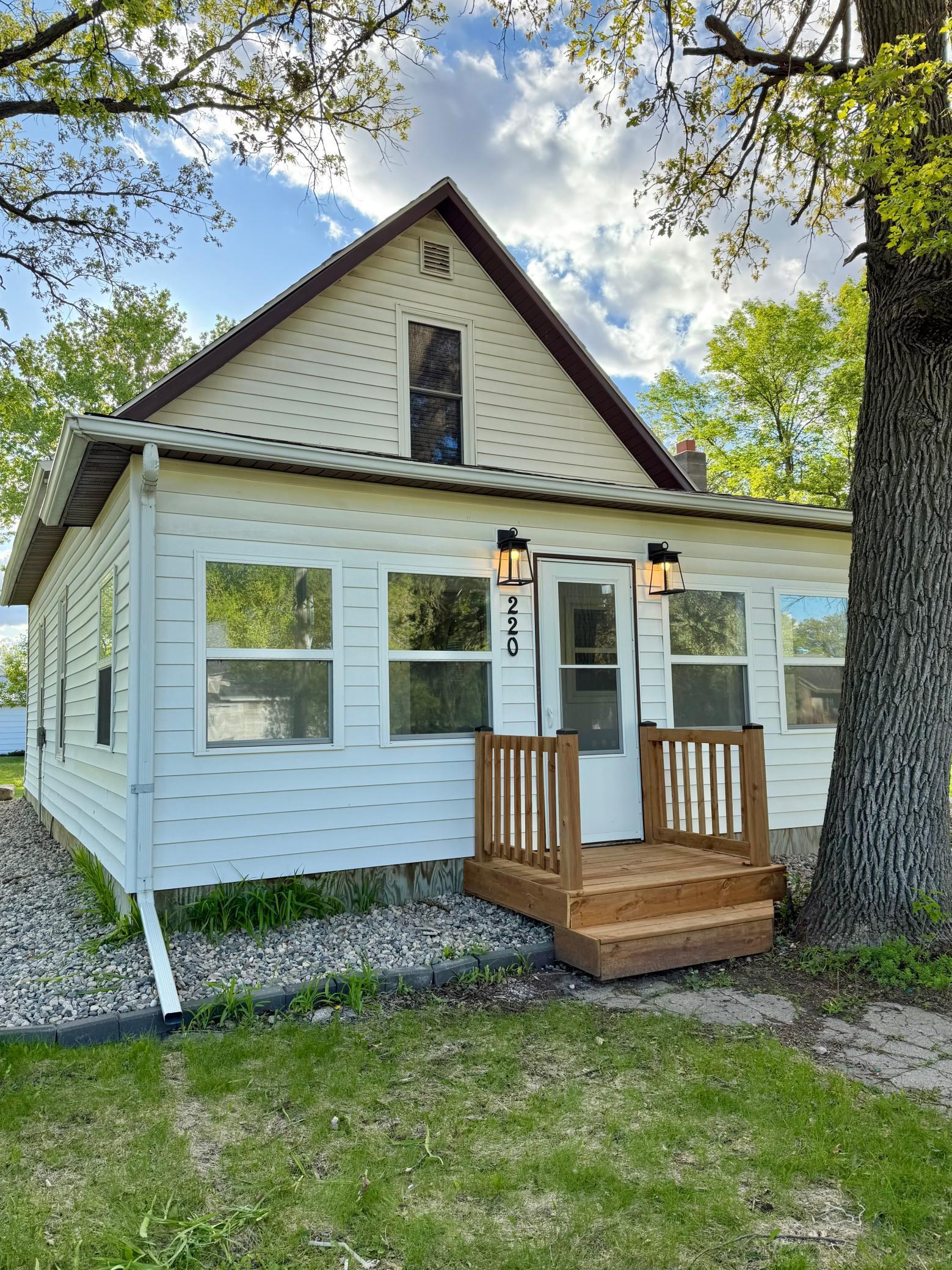 220 Minnesota St N, Plummer, MN 56748