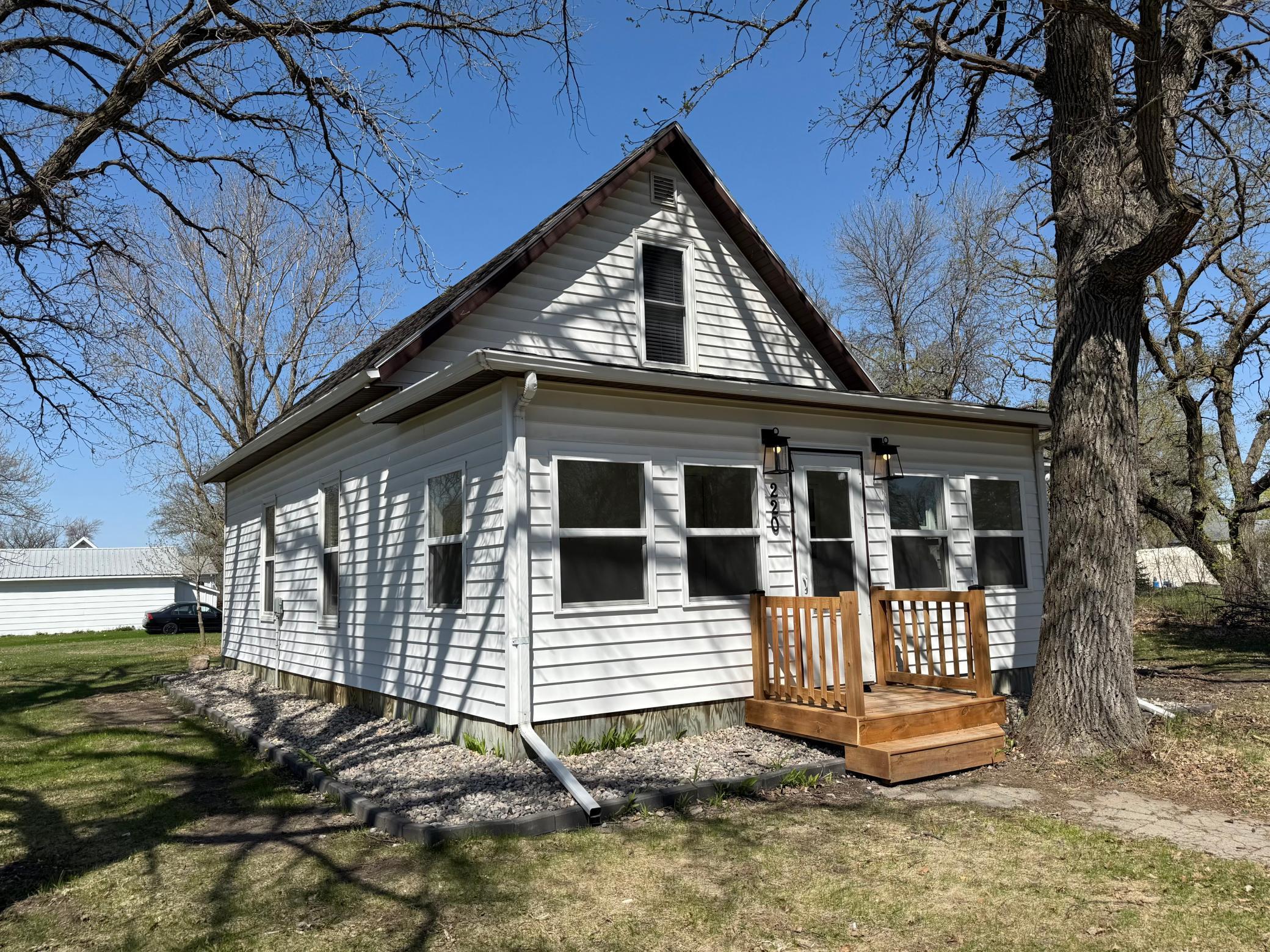 220 Minnesota St N, Plummer, MN 56748
